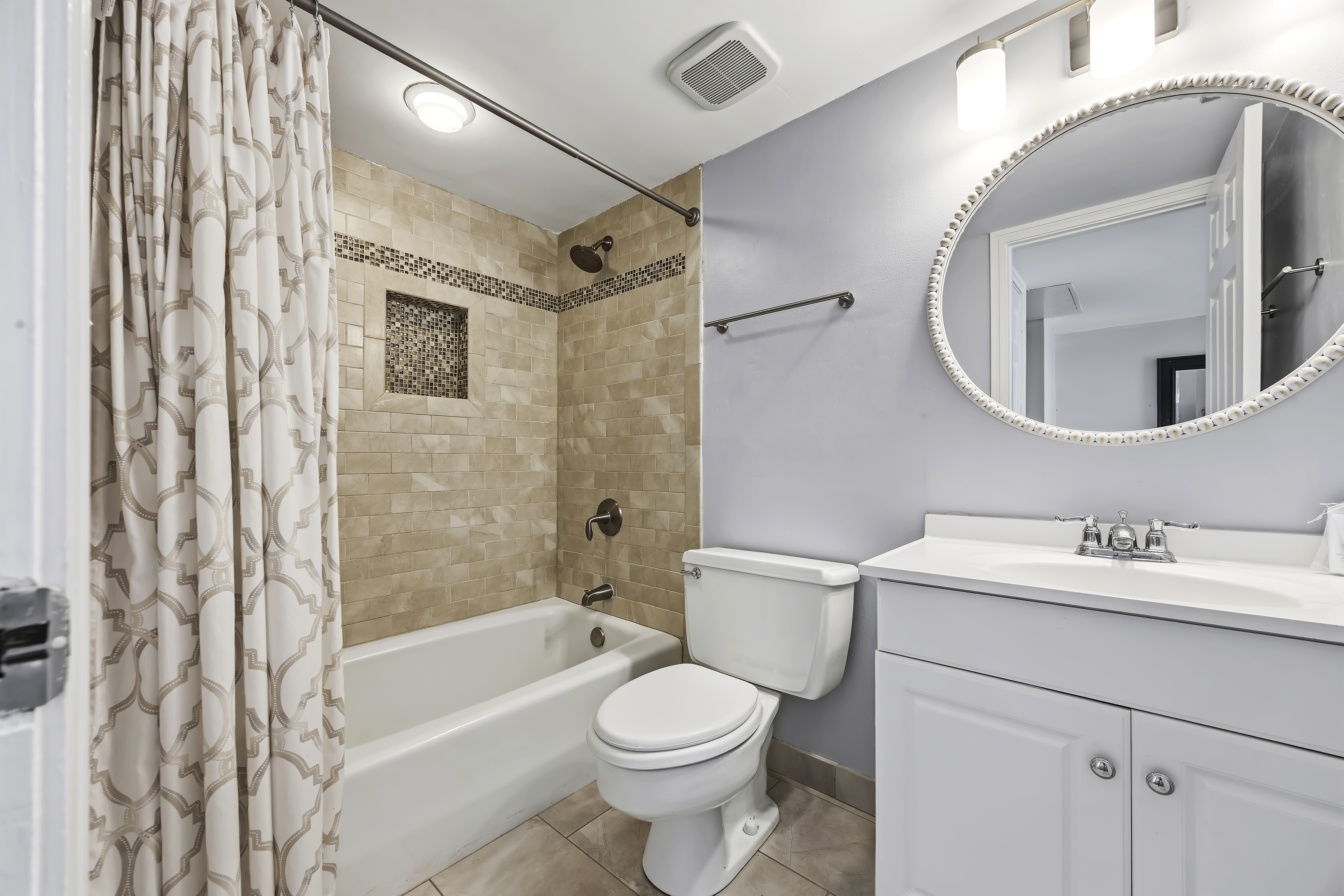 5 Hickory Cove | Bedroom 2 Bathroom