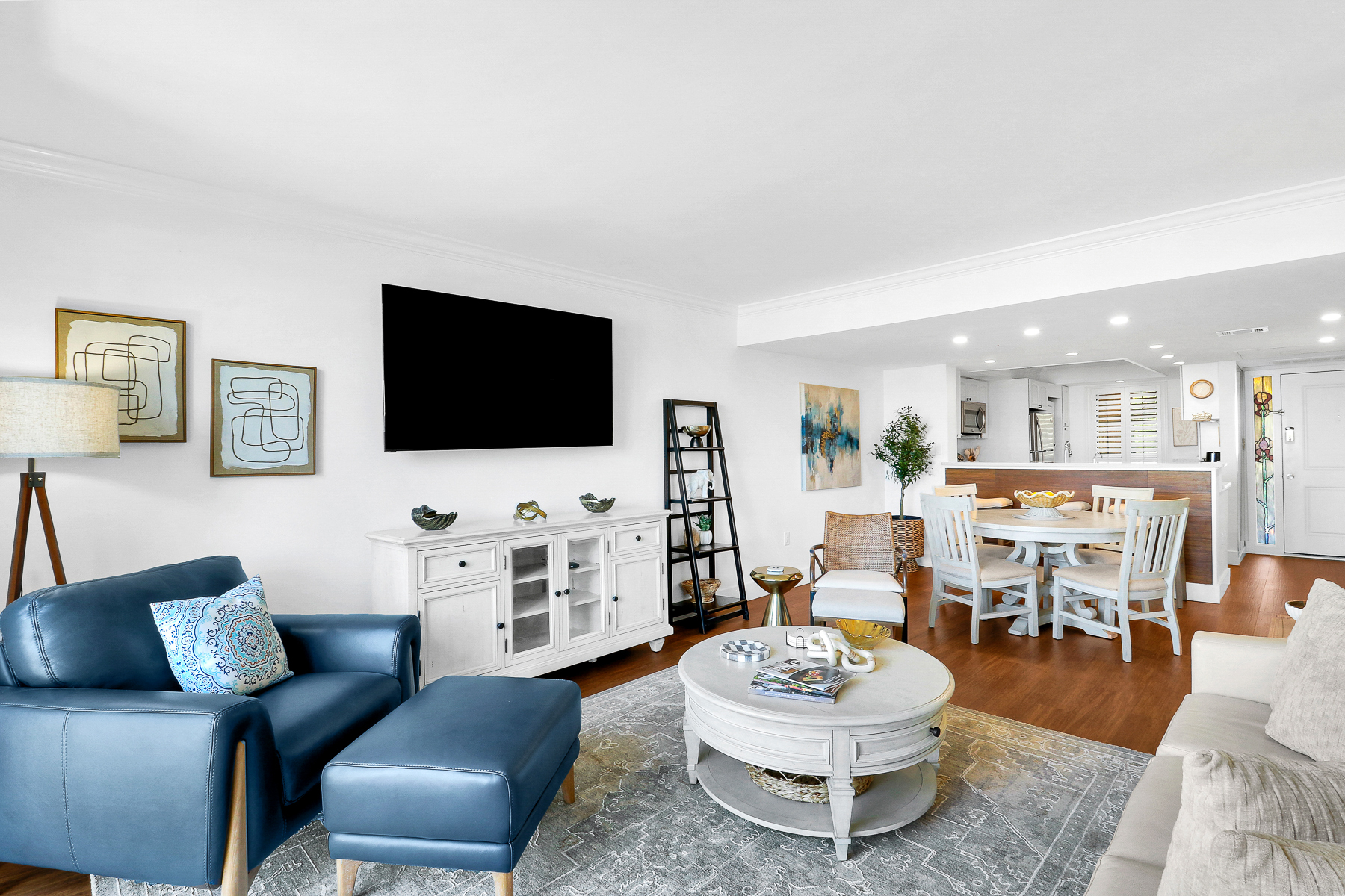4501 Island Club | Newly furnished living room w/ ocean views