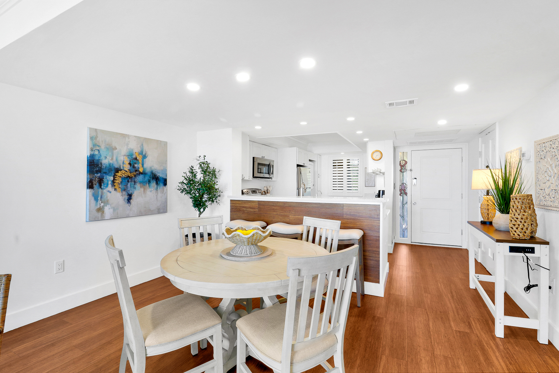 4501 Island Club | Dining table w/ seating for 4