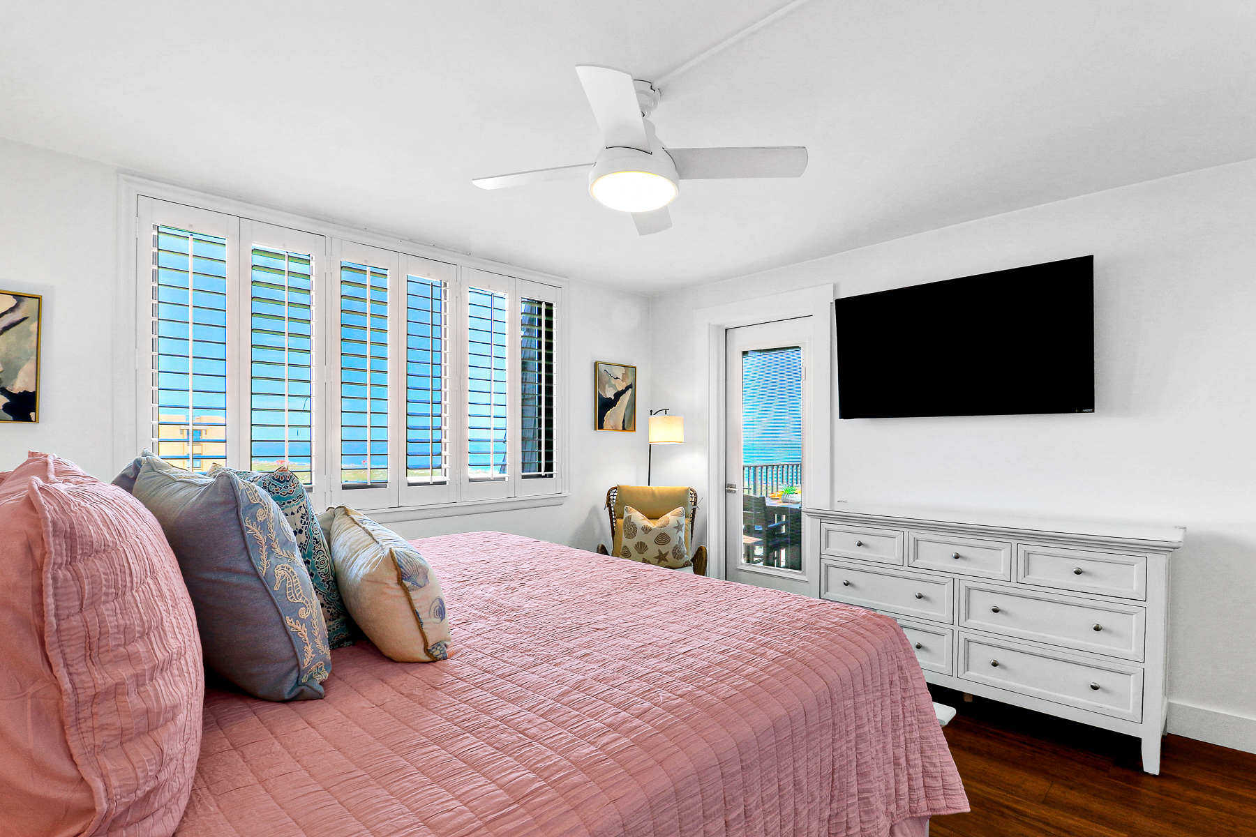 4501 Island Club | Bedroom 1 w/ King bed & balcony access