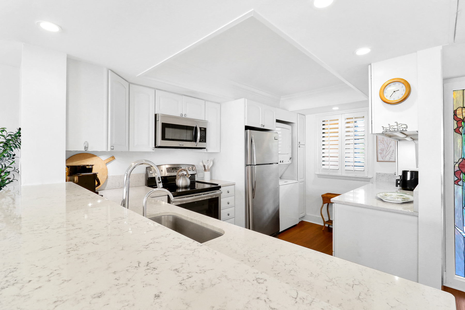 4501 Island Club | Spacious fully stocked kitchen with ocean vie
