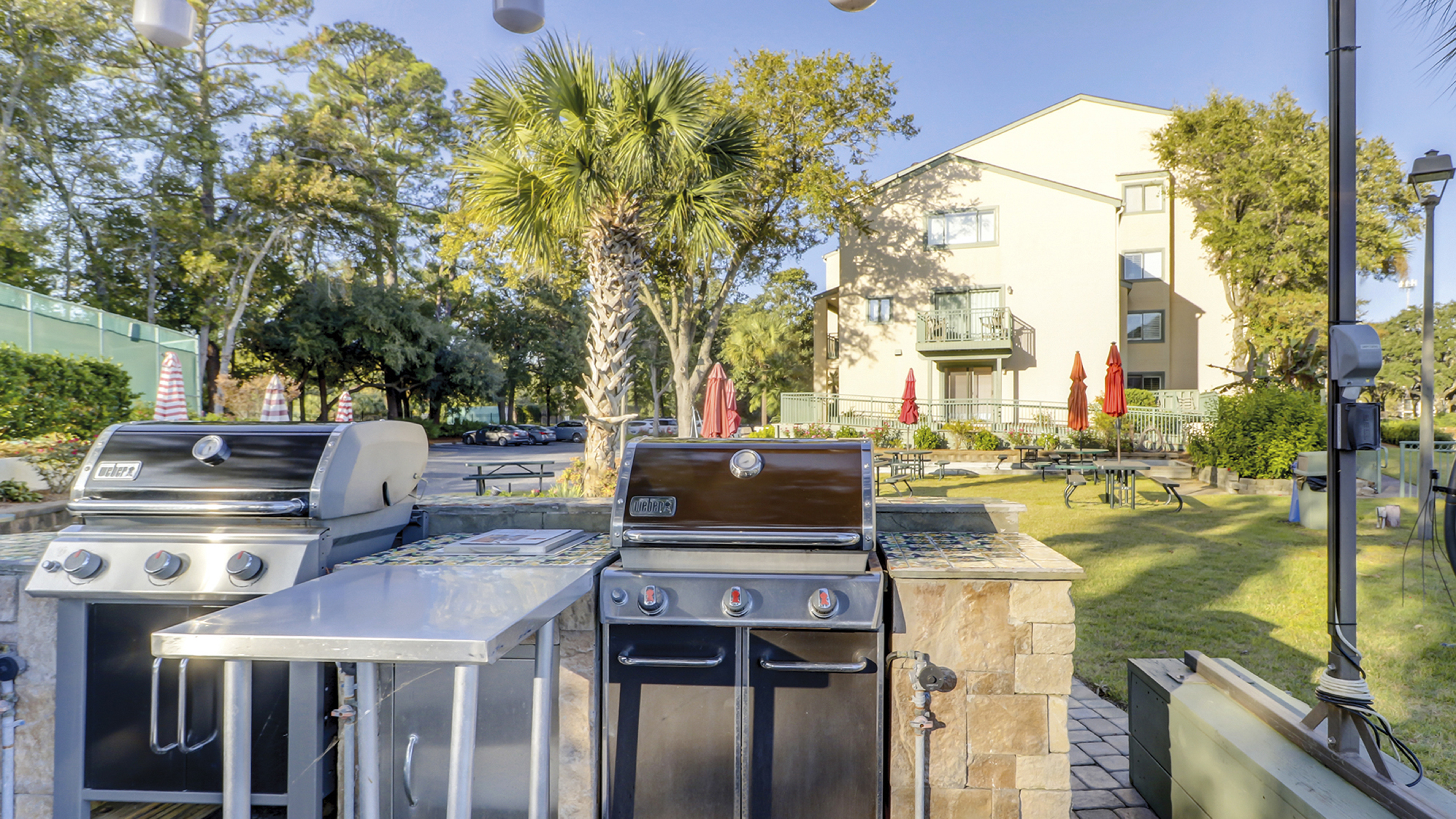 4501 Island Club | Island Club community grills