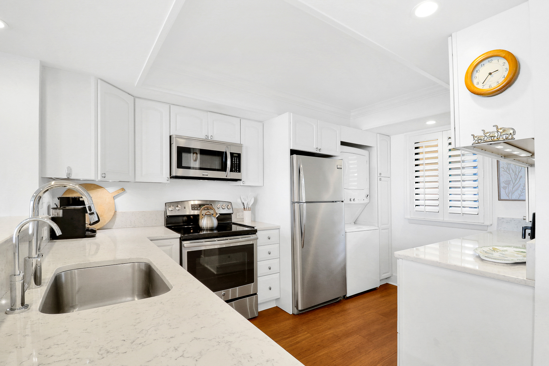 4501 Island Club | Spacious fully stocked kitchen with ocean vie