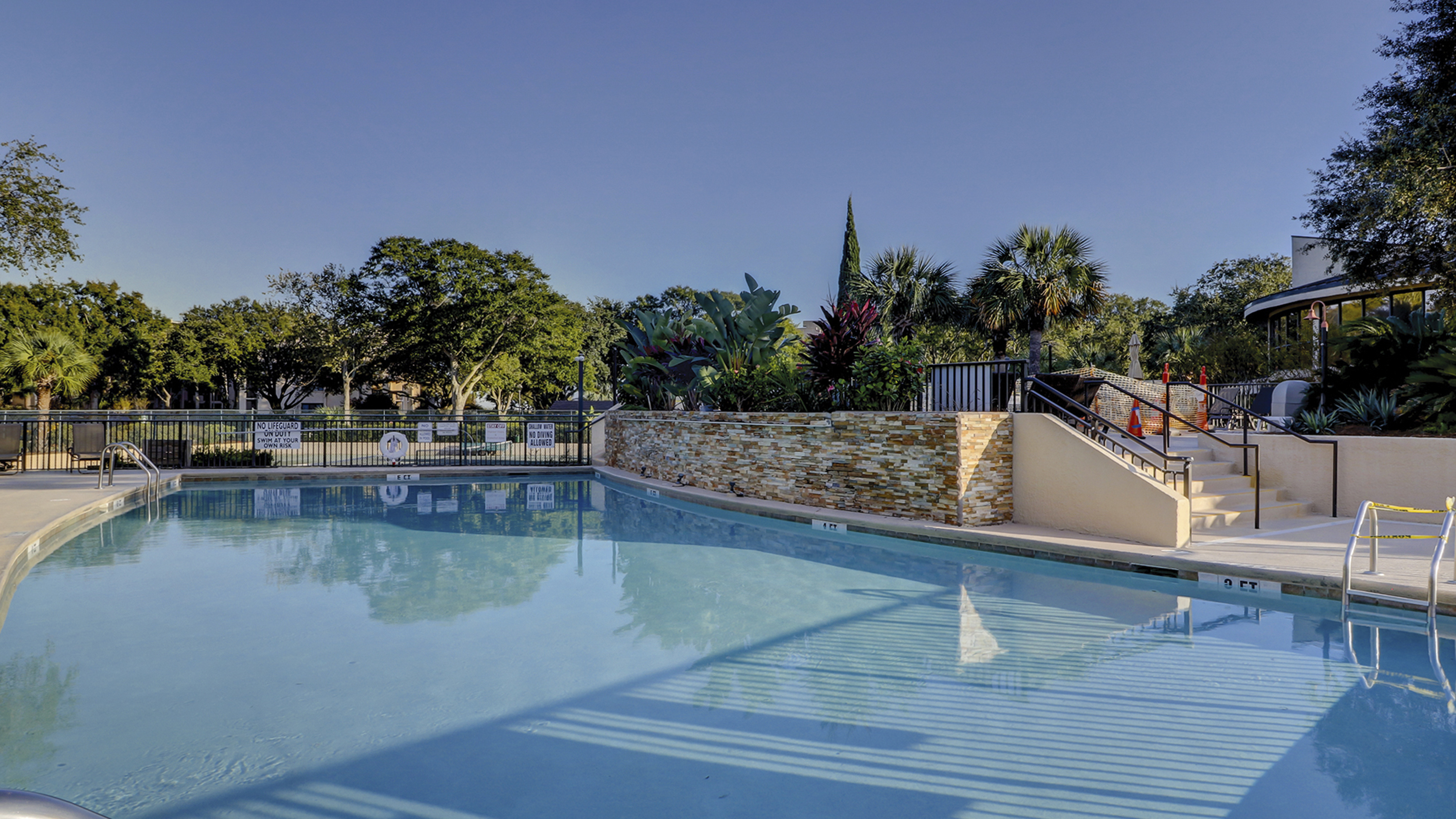 4501 Island Club | Island Club community pool