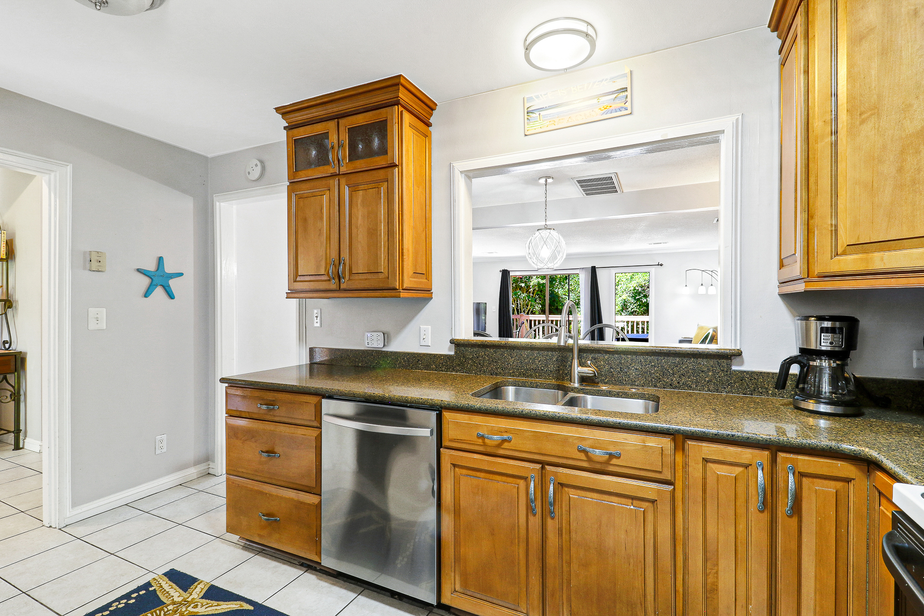 677 Queens Grant | Fully equipped kitchen & in-unit laundry