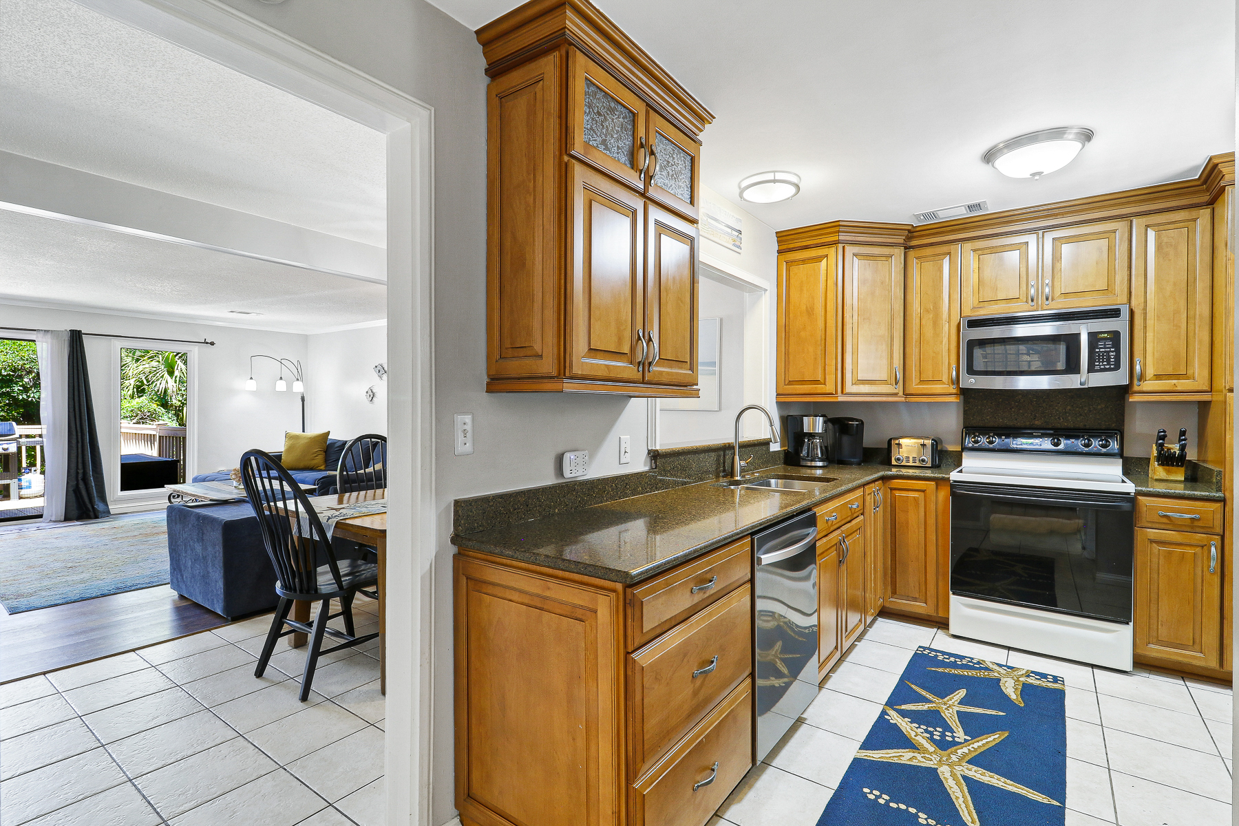 677 Queens Grant | Fully equipped kitchen & in-unit laundry