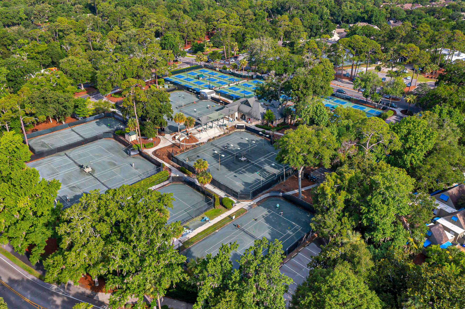 677 Queens Grant | Play tennis at award winning courts