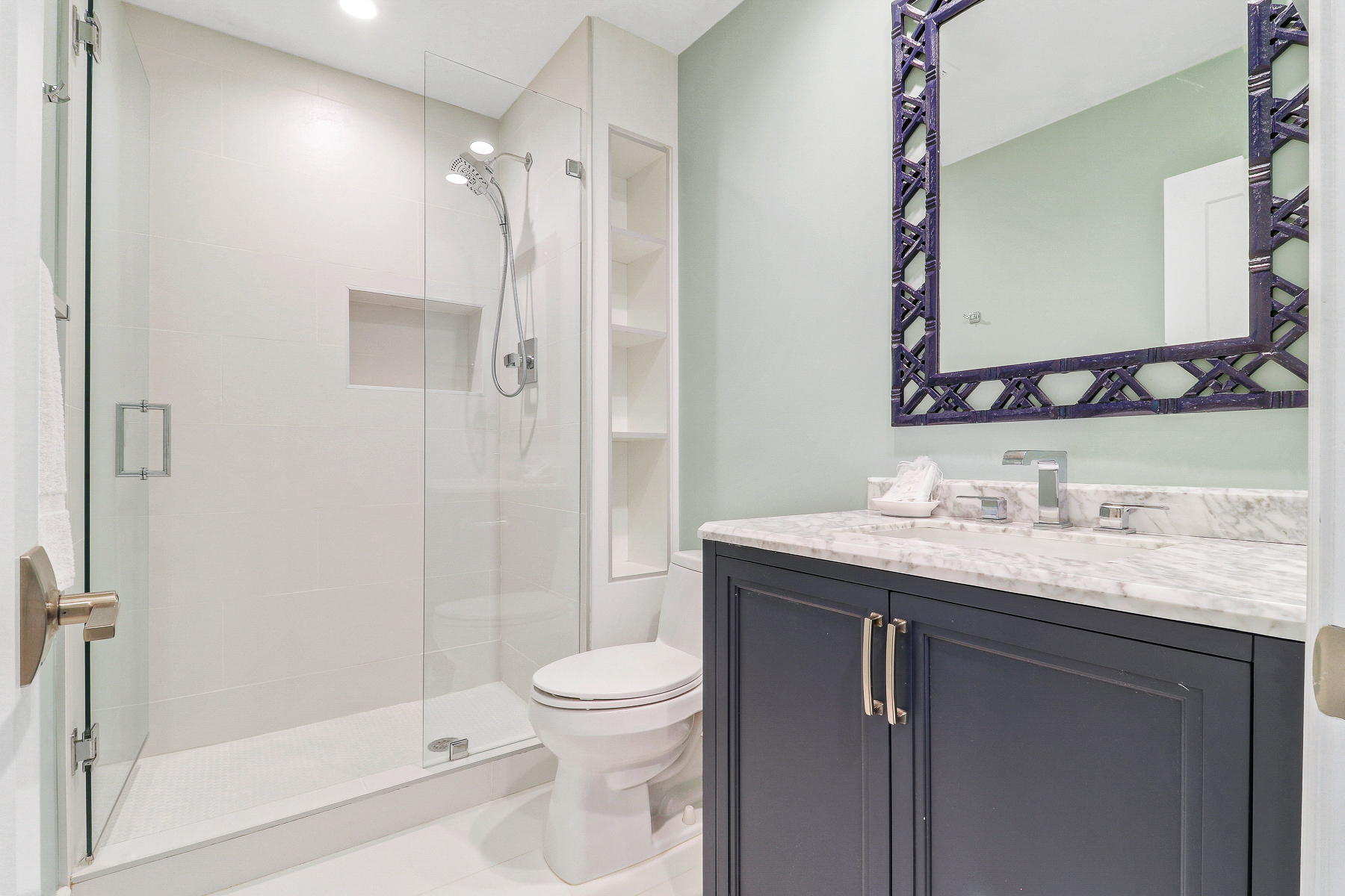 39 Turtle Lane | Bedroom 2 bathroom with tub/shower combo