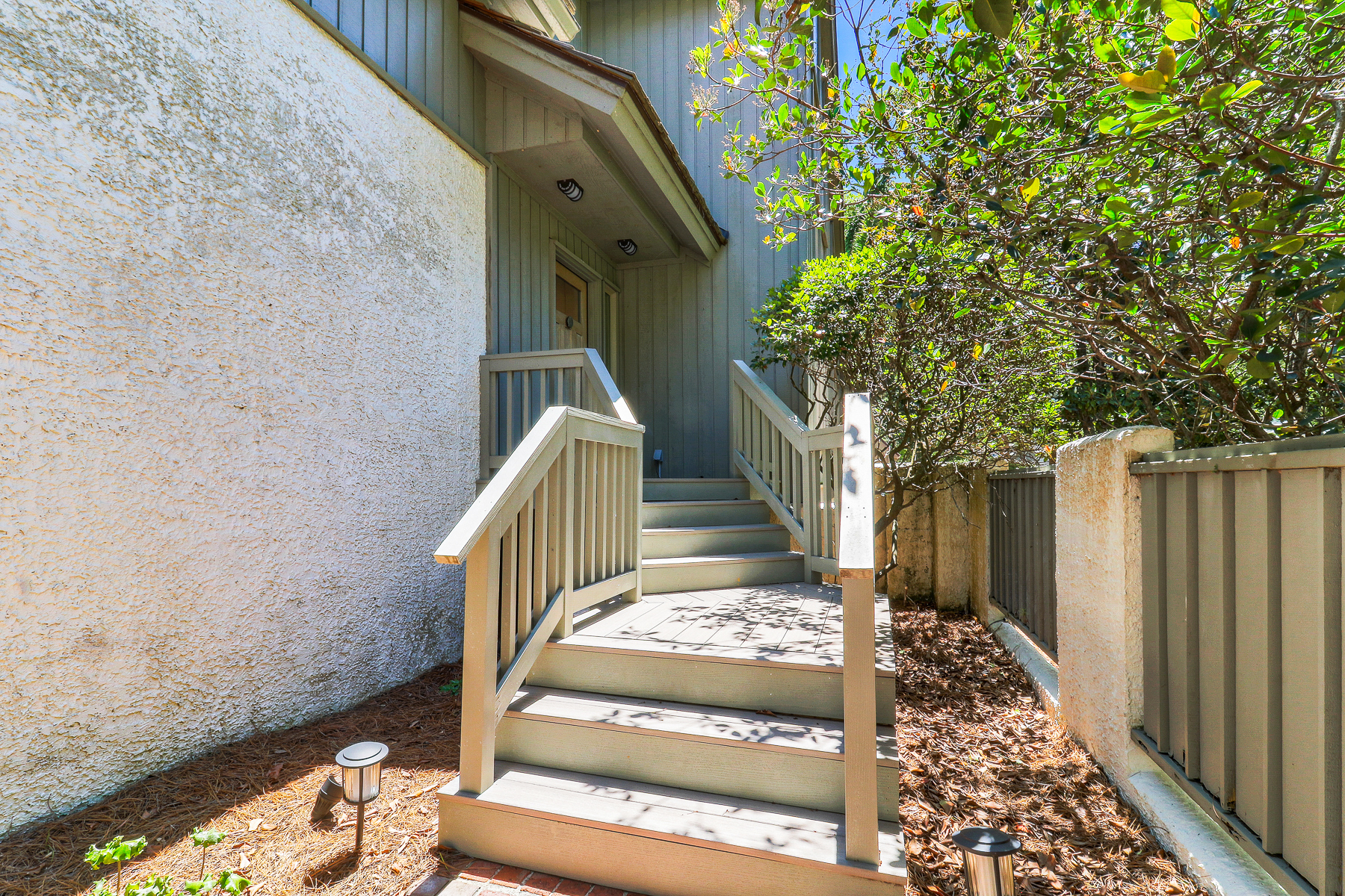 39 Turtle Lane | Welcoming front entryway