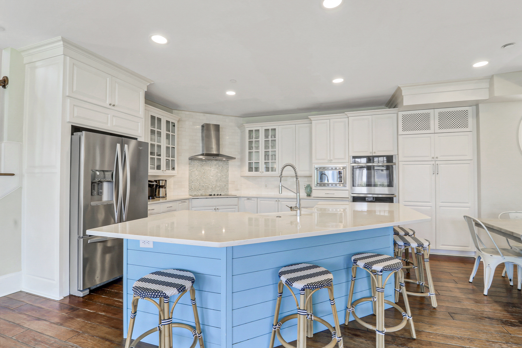 1 Collier Beach Road | Spacious kitchen w/ bar stool seating