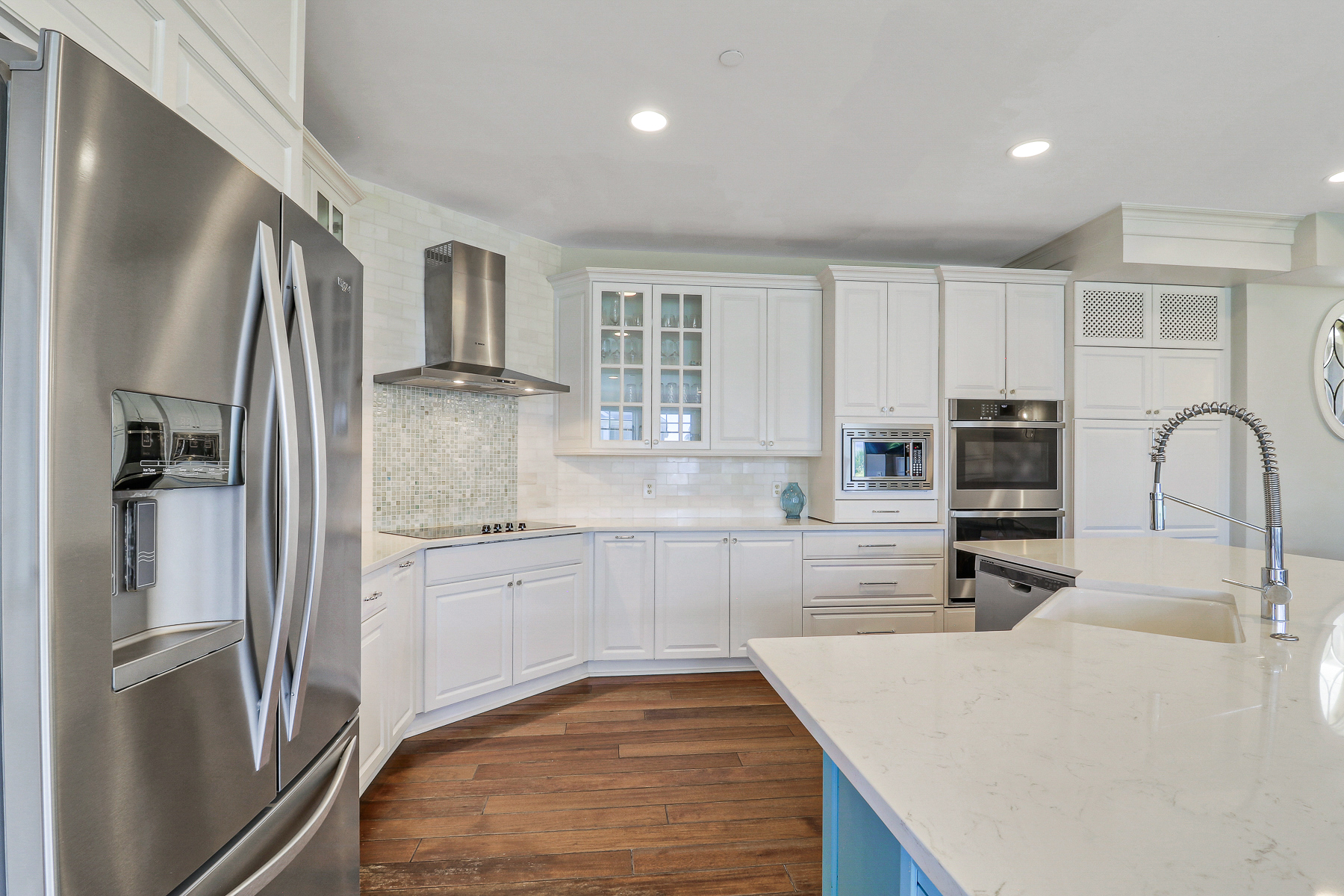 1 Collier Beach Road | Spacious kitchen w/ bar stool seating