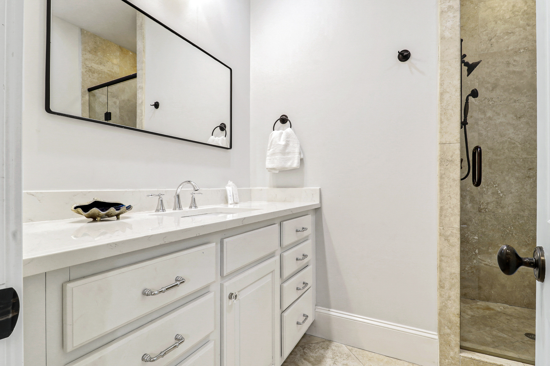 1 Collier Beach Road | Bedroom 2 ensuite bathroom