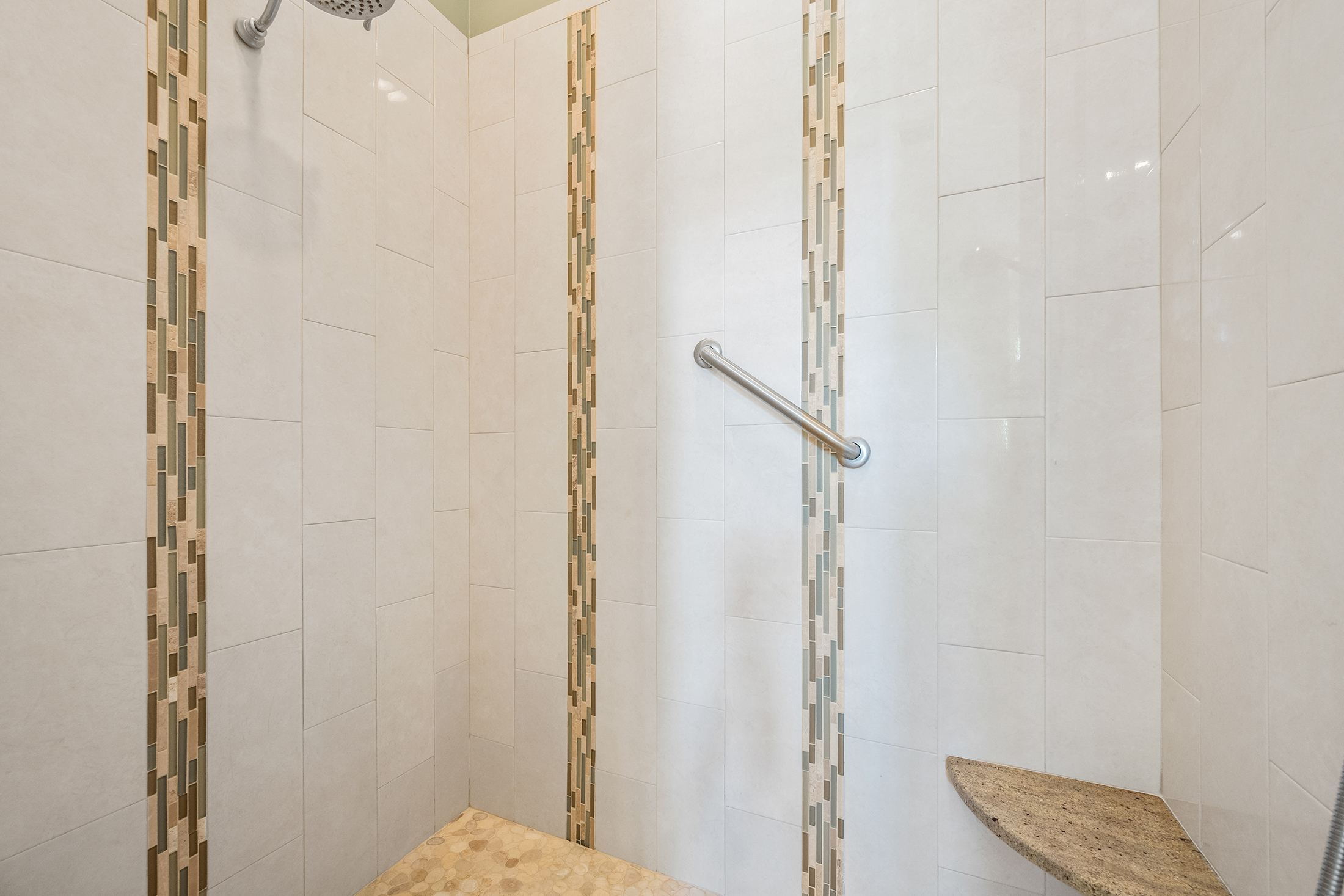 135 Mooring Buoy | Bedroom 1 bathroom w/ tub and shower