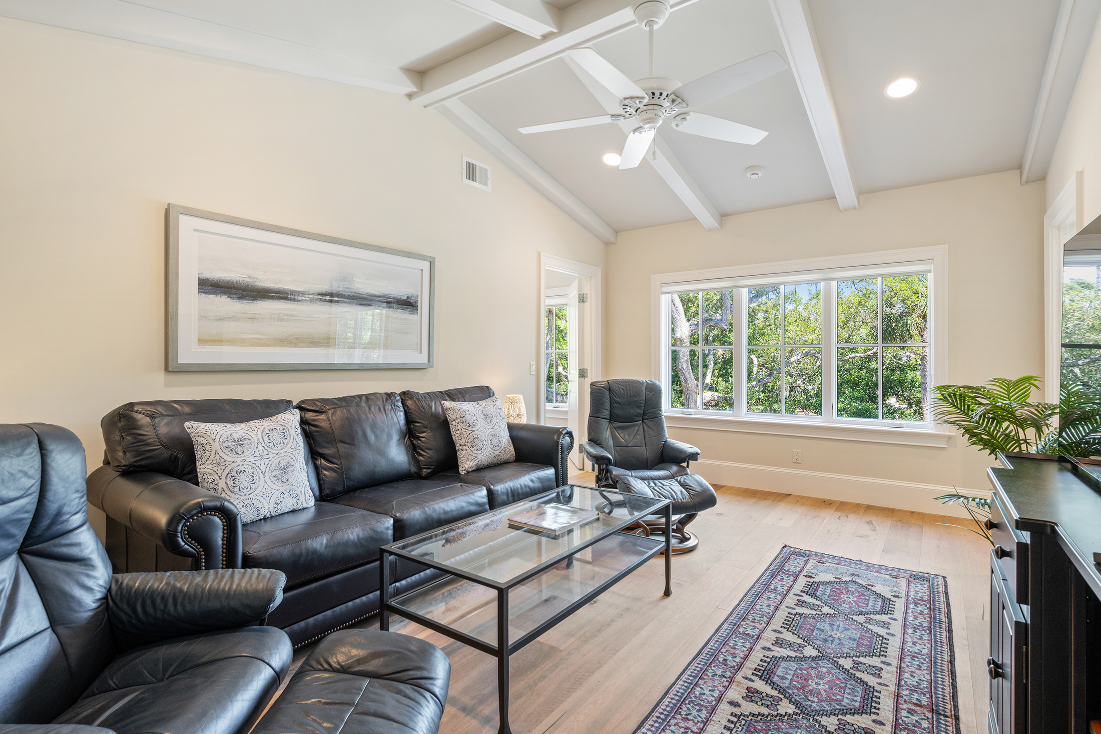 135 Mooring Buoy | Top floor living area w/ sofa bed