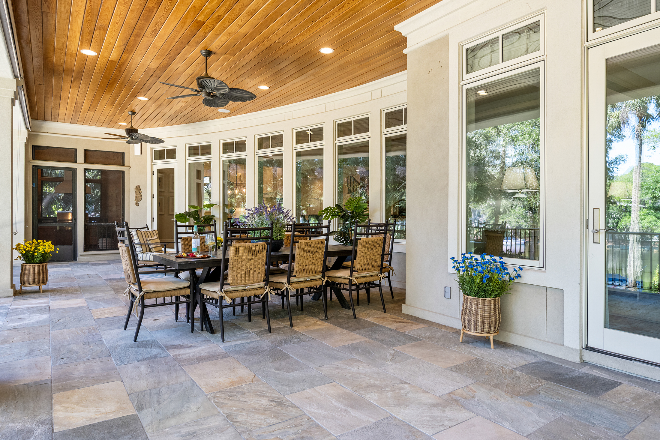 135 Mooring Buoy | Balcony w/ casual seating and dining area for
