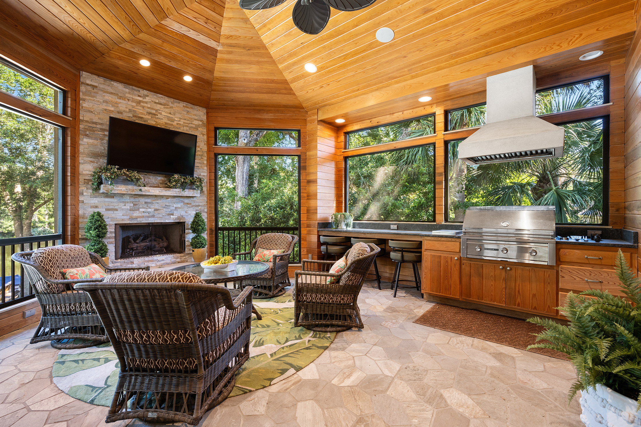 135 Mooring Buoy | Screened in living area w/ built in grill