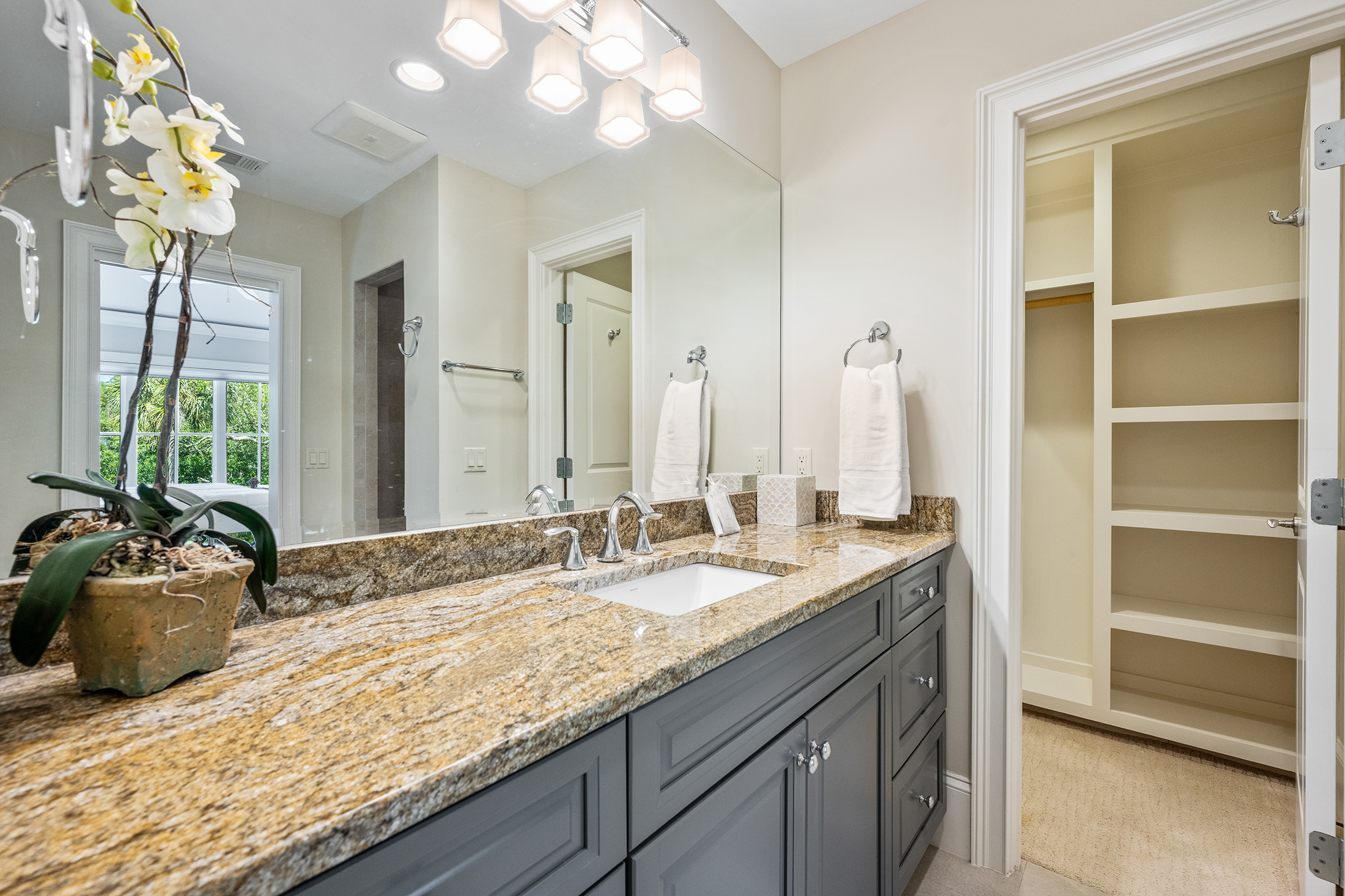 135 Mooring Buoy | Bedroom 5 bathroom w/ walk-in shower