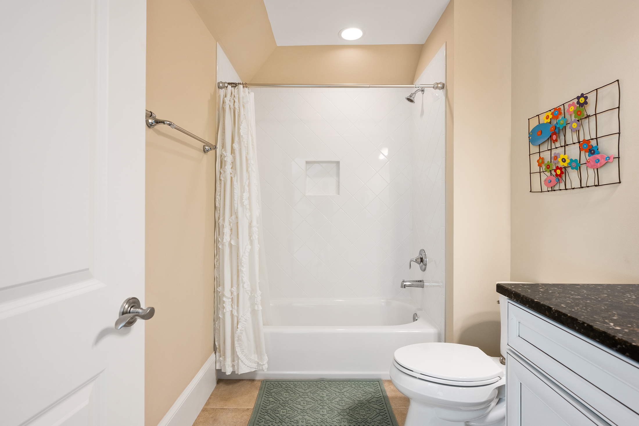 135 Mooring Buoy | Bedroom 2 bathroom w/ shower/tub combo