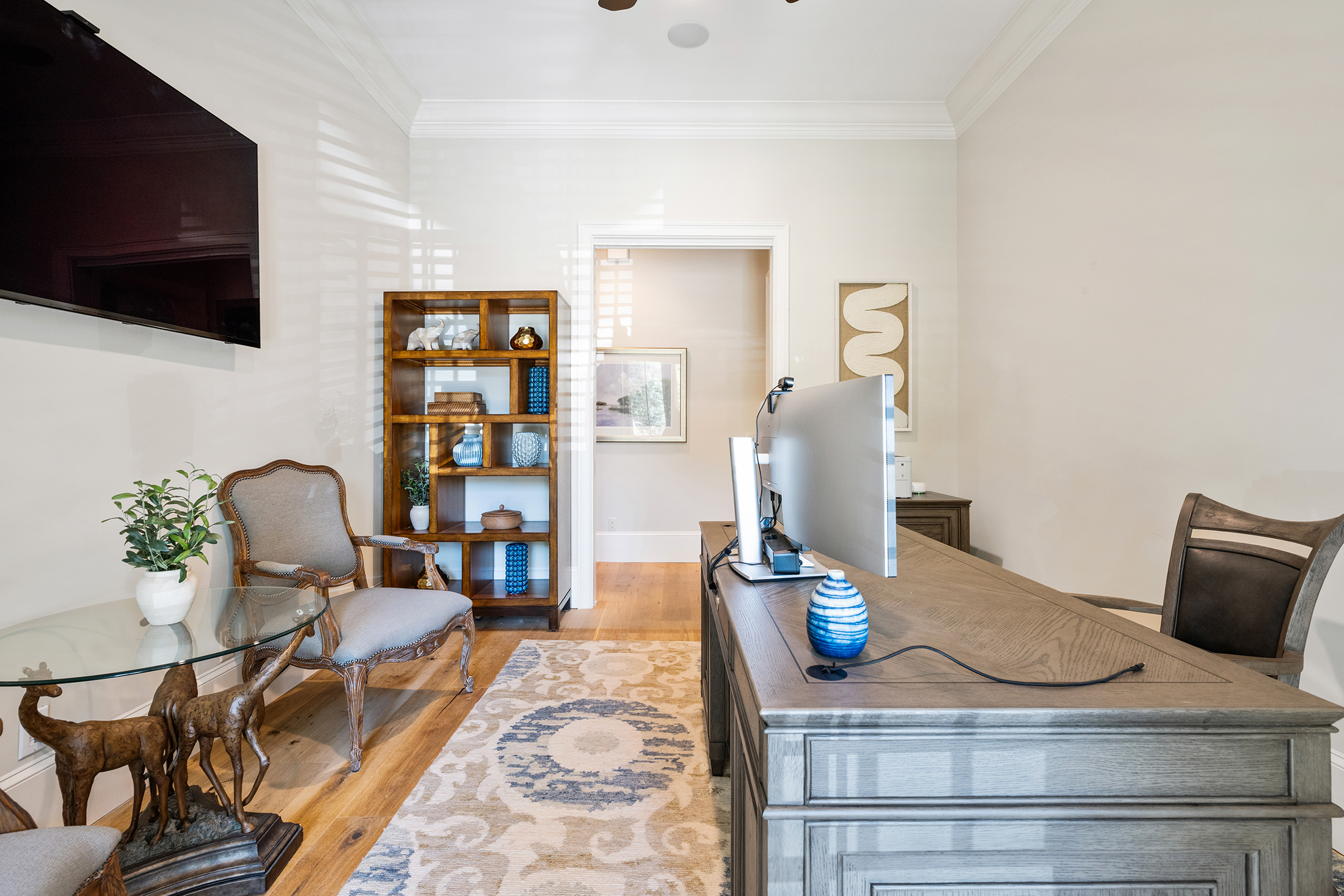 135 Mooring Buoy | Home office w/ executive desk and monitor 