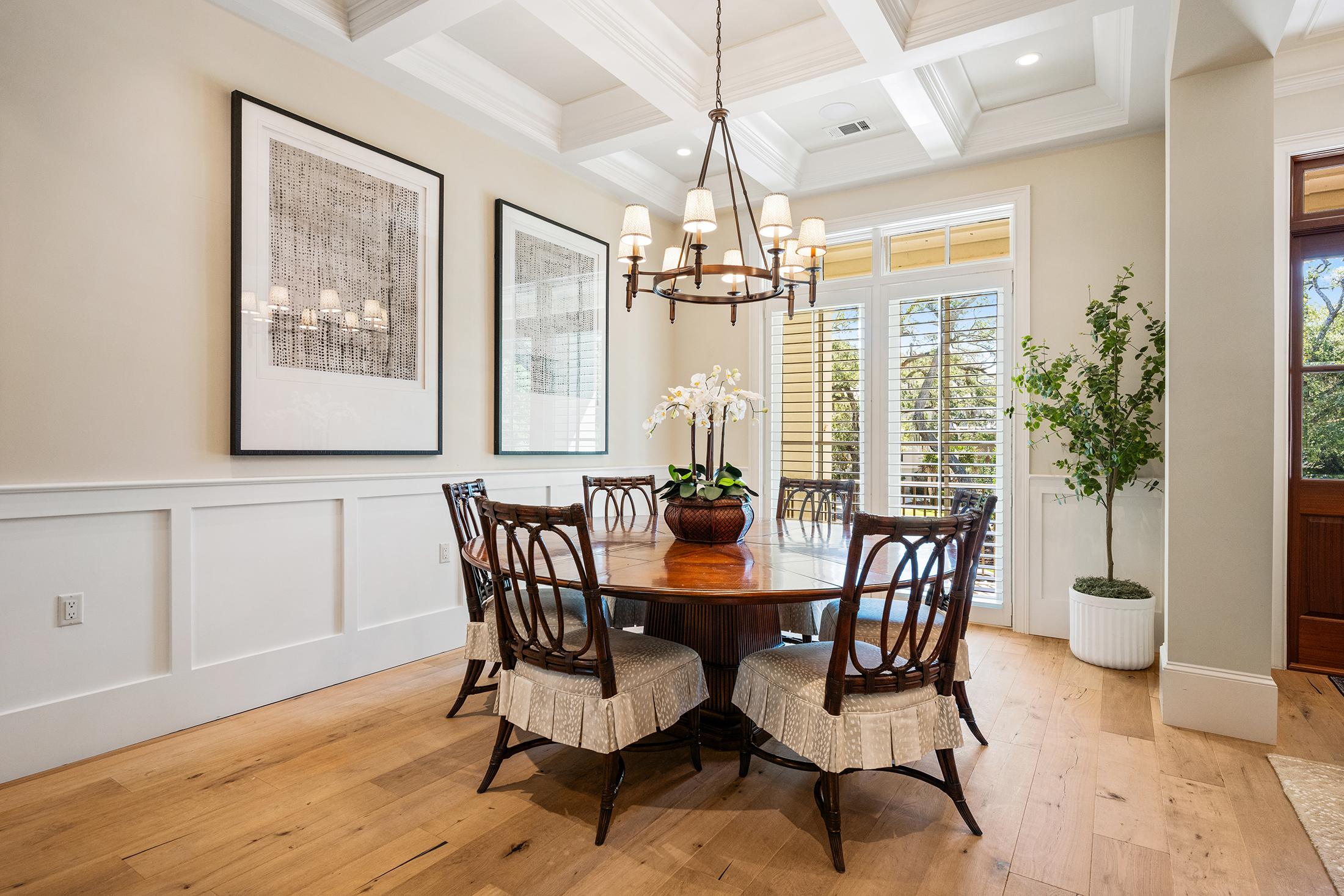 135 Mooring Buoy | Formal dining room w/ seating for 6