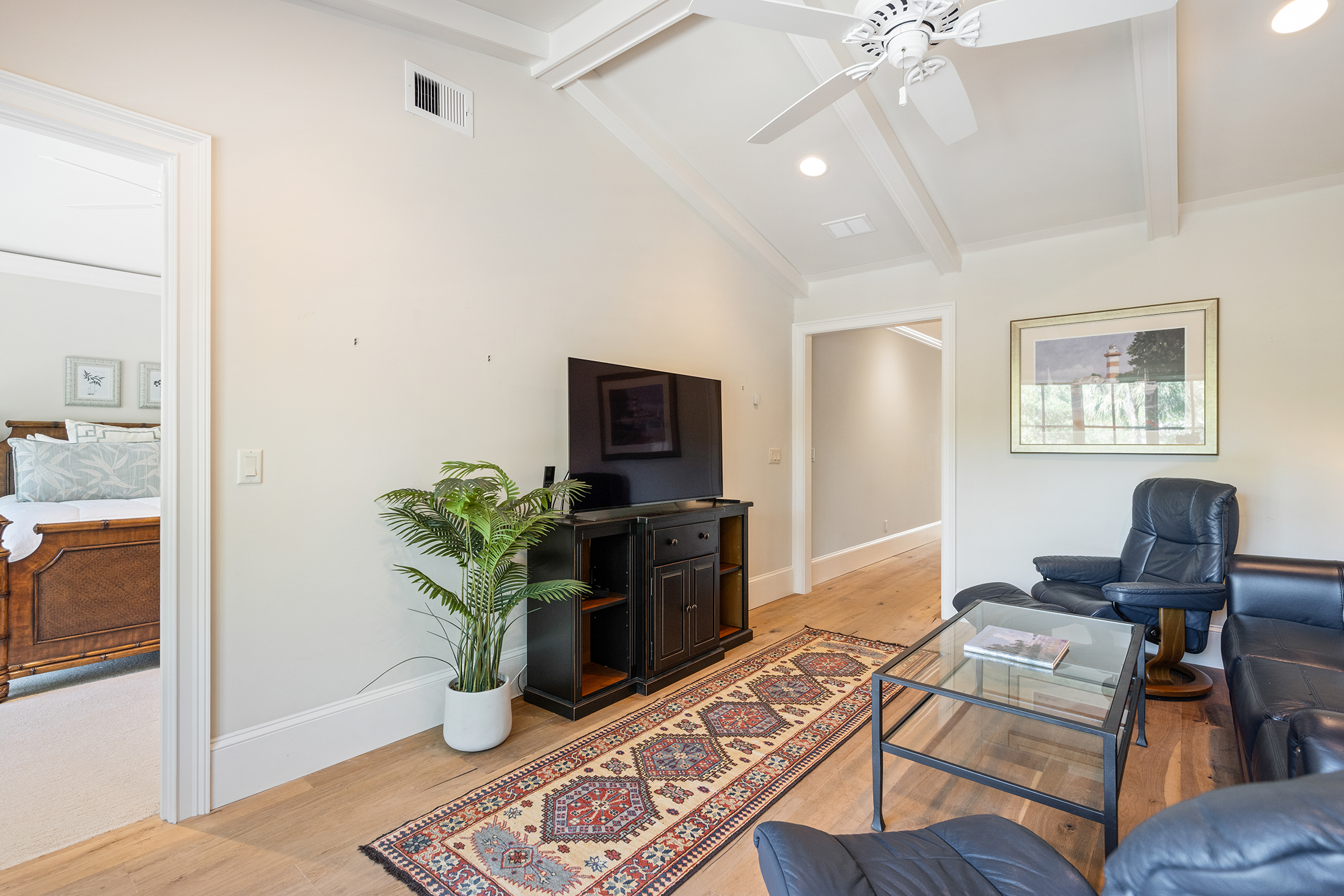135 Mooring Buoy | Top floor living area w/ sofa bed