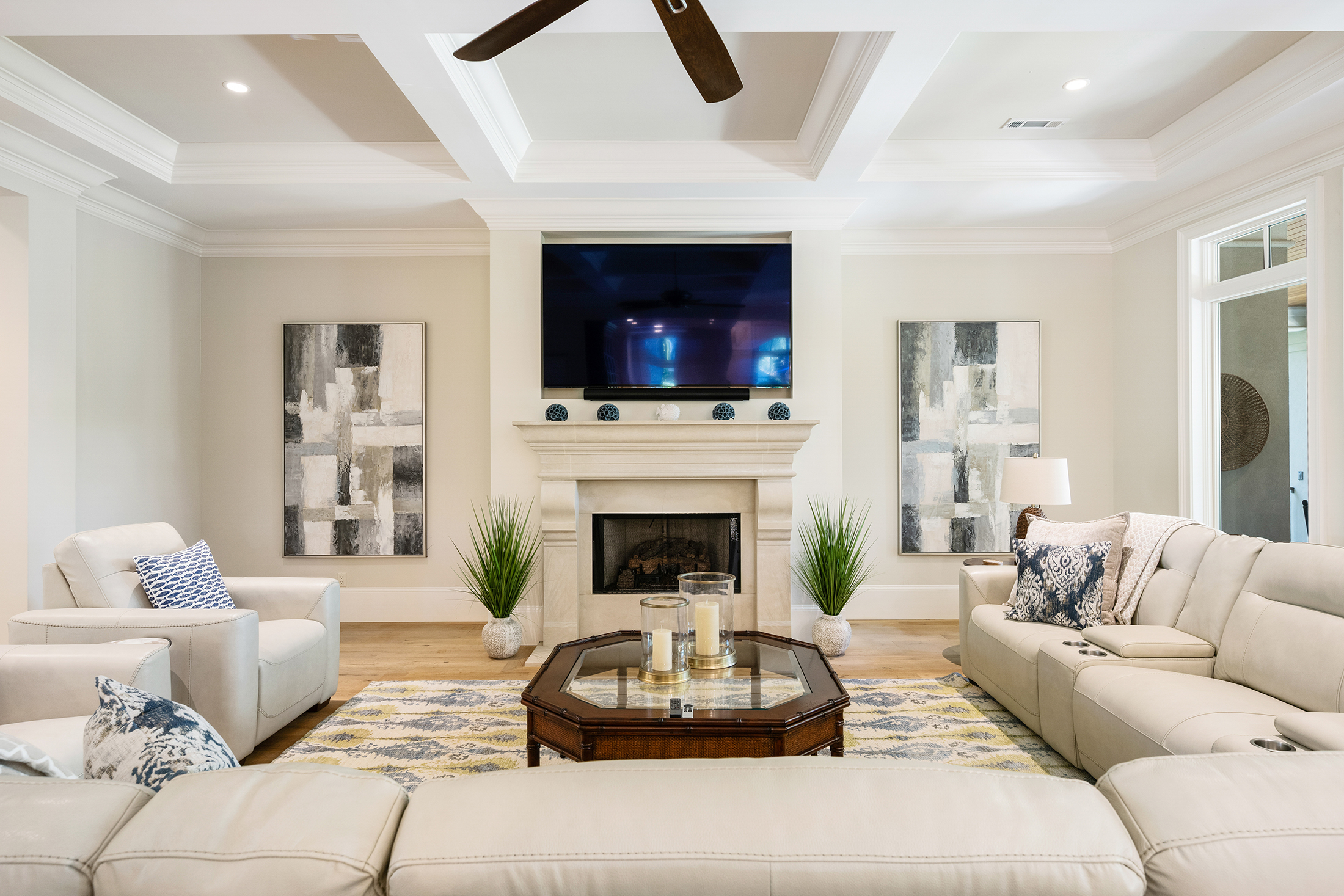 135 Mooring Buoy | Main living room w/ electric reclining couch