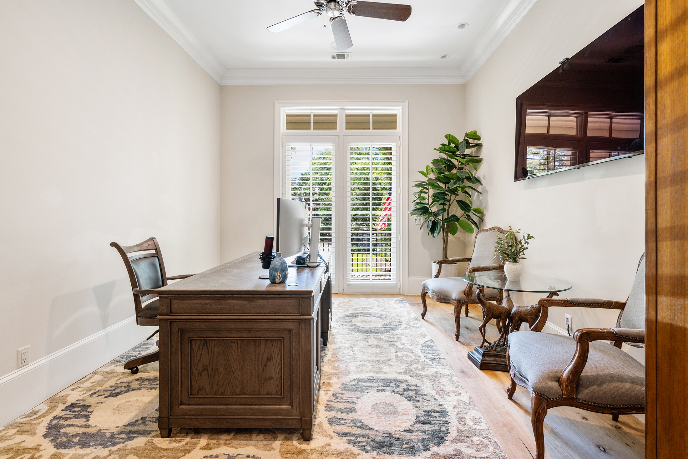 135 Mooring Buoy | Home office w/ executive desk and monitor 