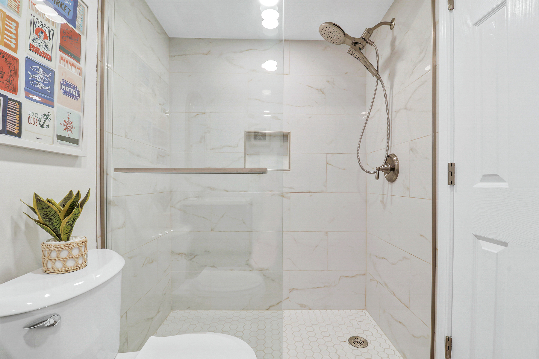 858 Ketch Court | Stylish and fully remodeled bathroom