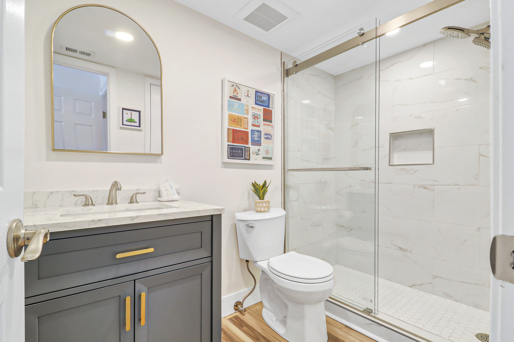 858 Ketch Court | Stylish and fully remodeled bathroom