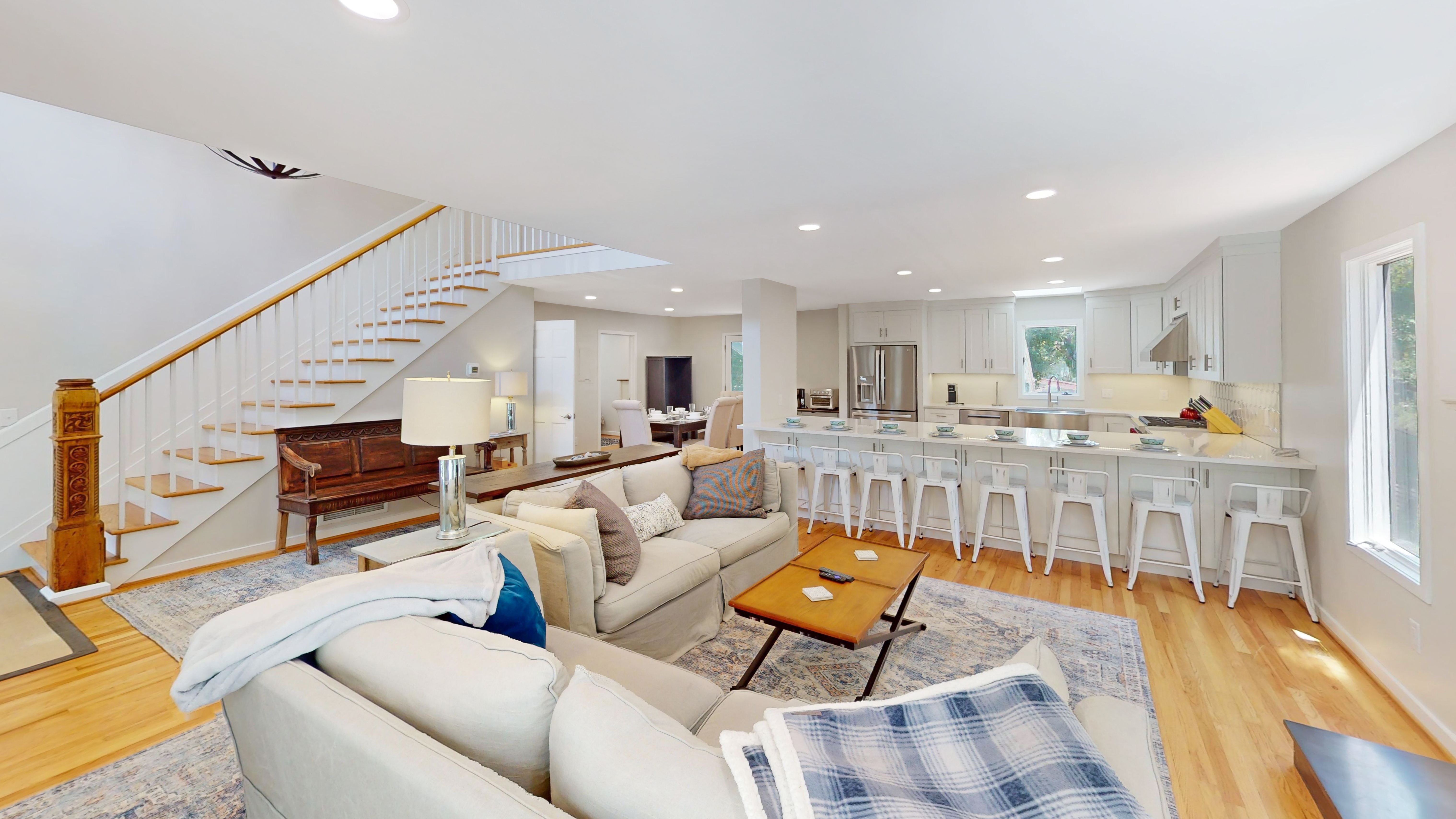 Oyster Row 4 | Photo 3