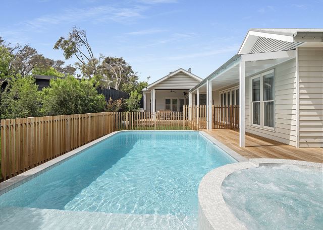 Coastal Opulence - Gas Heated Spa, Stunning pool and Sauna 