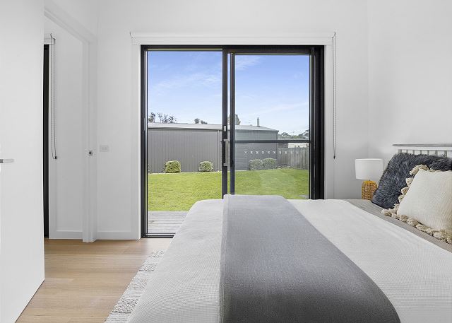 Space & Lifestyle Modern Retreat