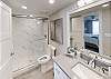 q3tqCJTkdVo - Bathroom