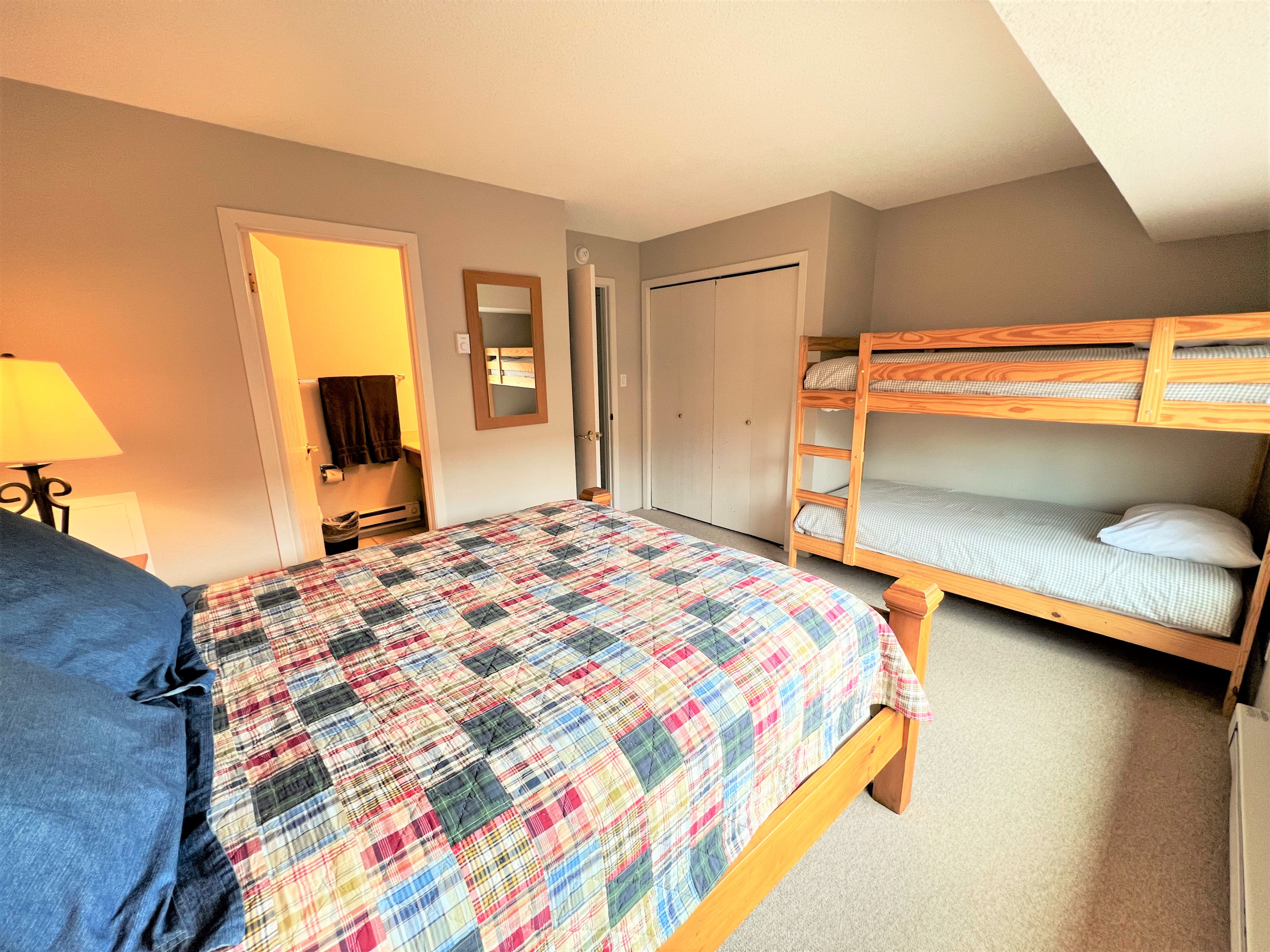 Winterpoint Apres Ski Townhome - Walk to Main St. - Pool + Hot tubs | Photo 20