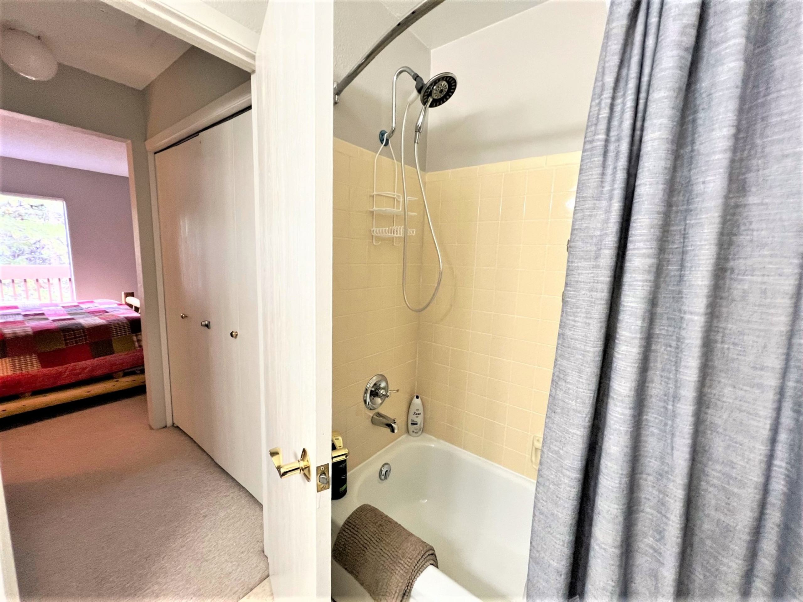 Winterpoint Apres Ski Townhome - Walk to Main St. - Pool + Hot tubs | Photo 17