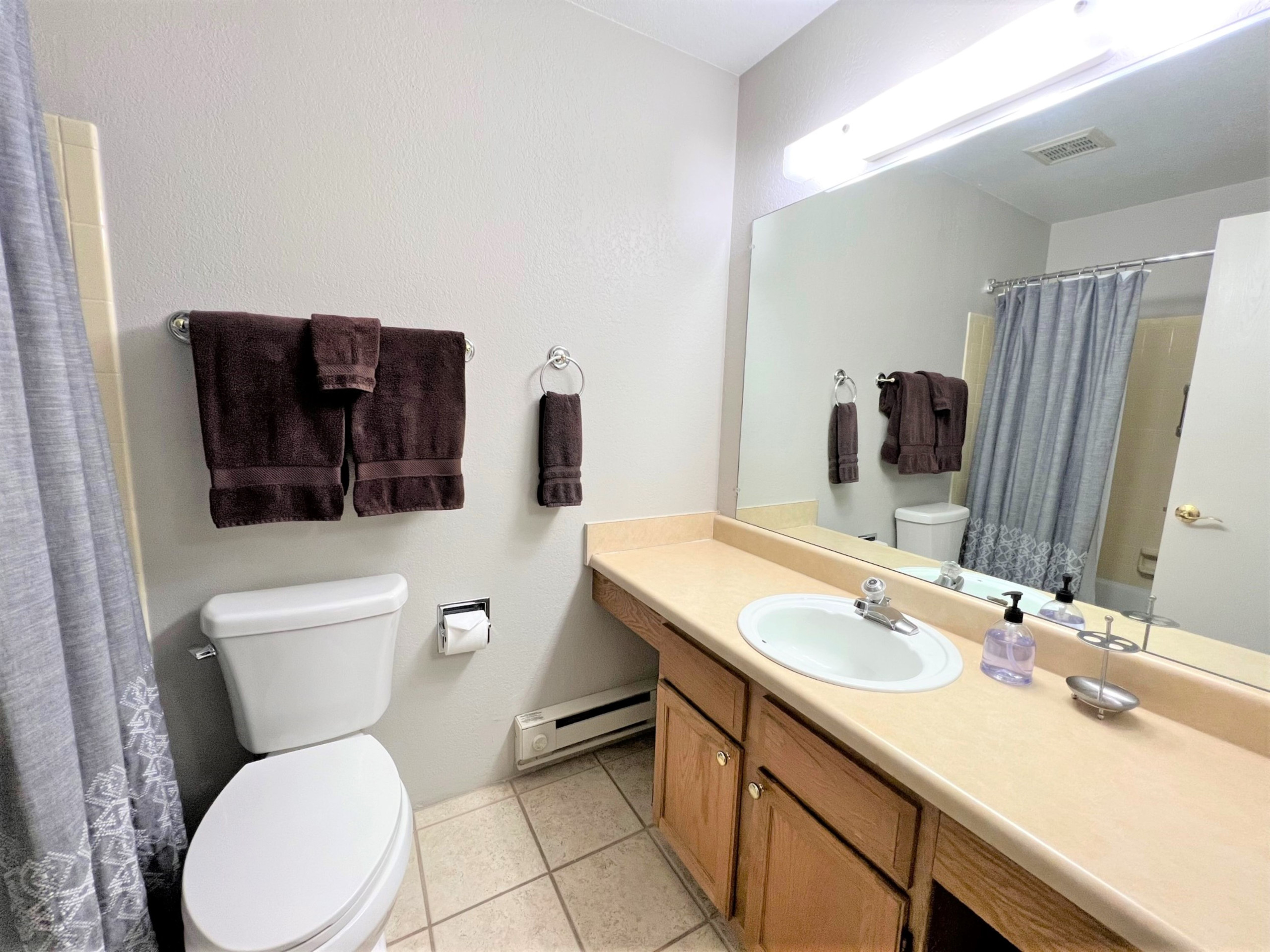 Winterpoint Apres Ski Townhome - Walk to Main St. - Pool + Hot tubs | Photo 18