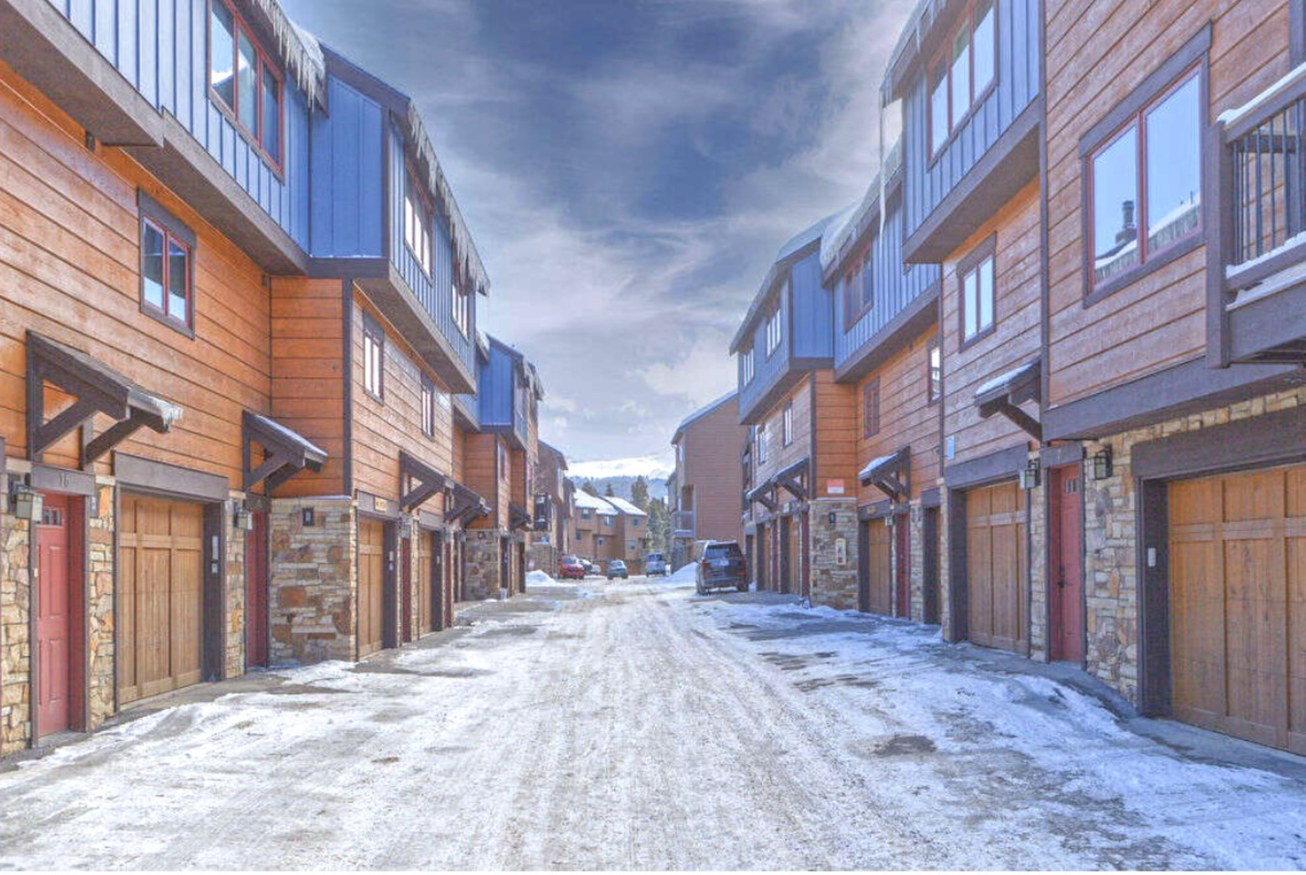 Winterpoint Apres Ski Townhome - Walk to Main St. - Pool + Hot tubs | Photo 28