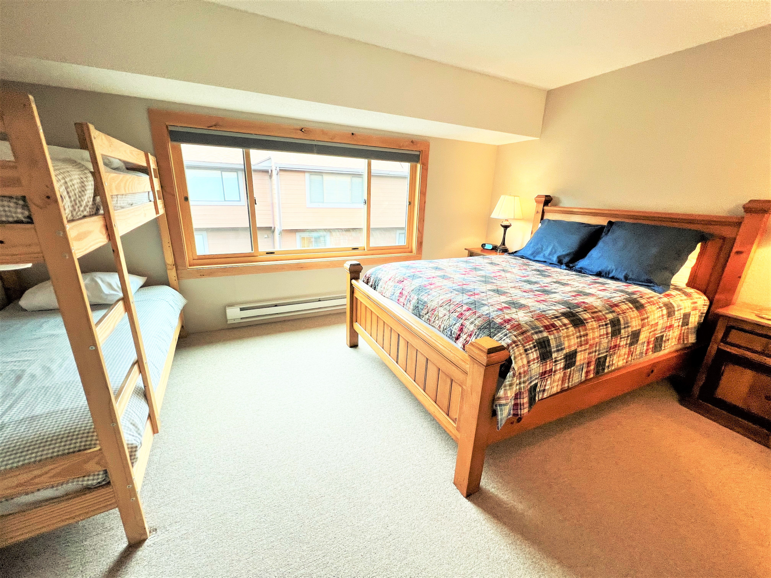 Winterpoint Apres Ski Townhome - Walk to Main St. - Pool + Hot tubs | Photo 19