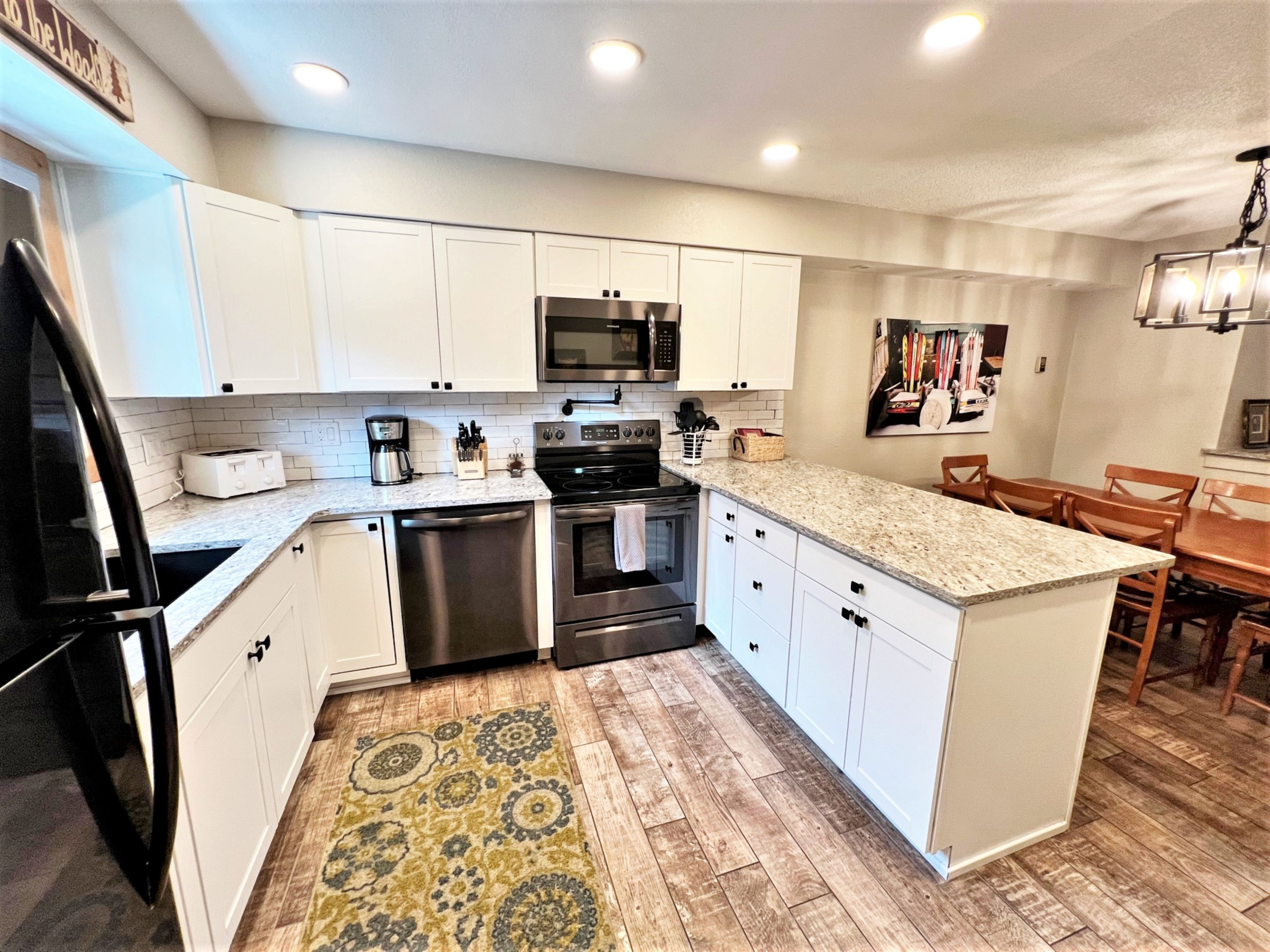 Winterpoint Apres Ski Townhome - Walk to Main St. - Pool + Hot tubs | Photo 2