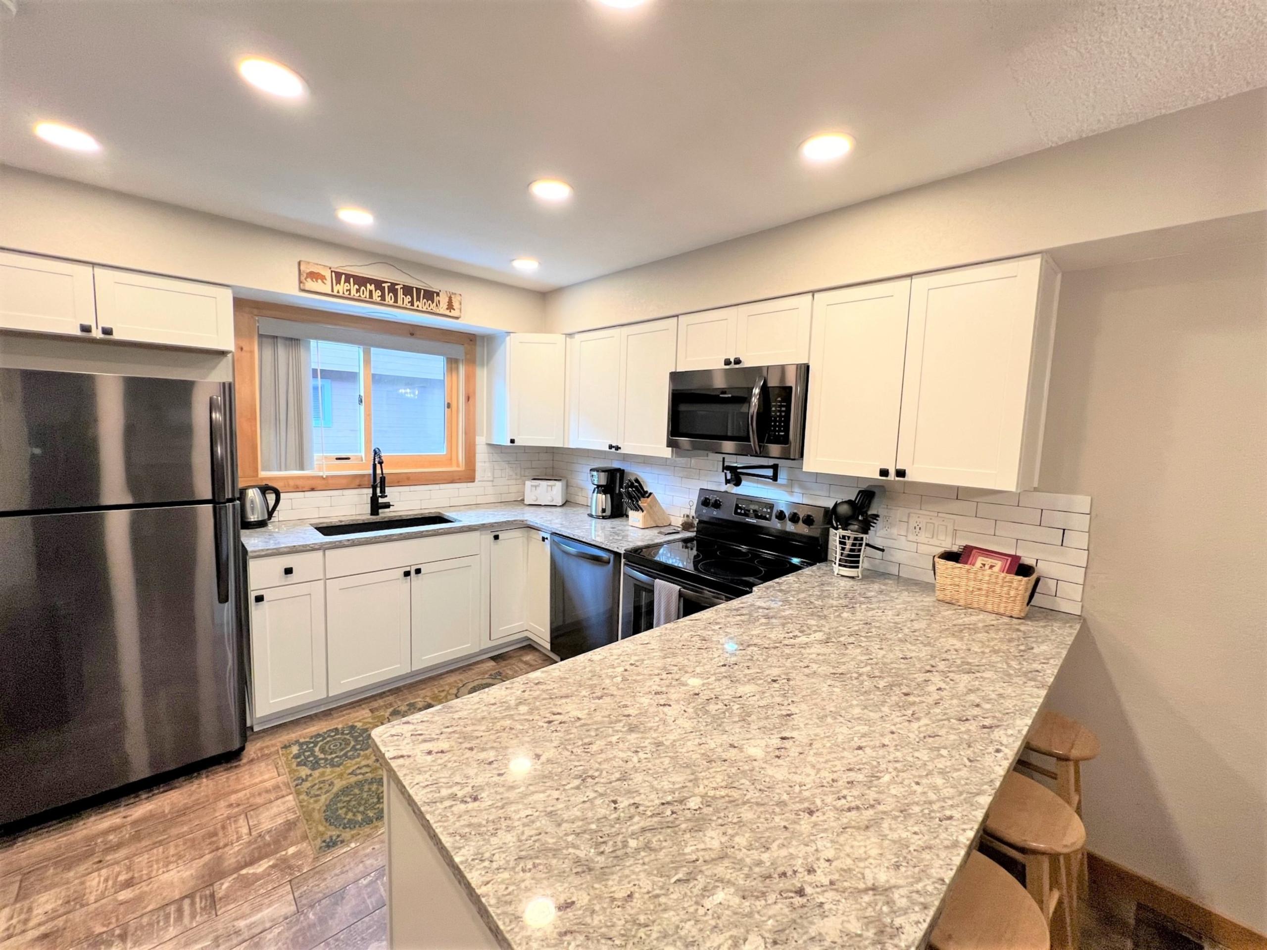 Winterpoint Apres Ski Townhome - Walk to Main St. - Pool + Hot tubs | Photo 10