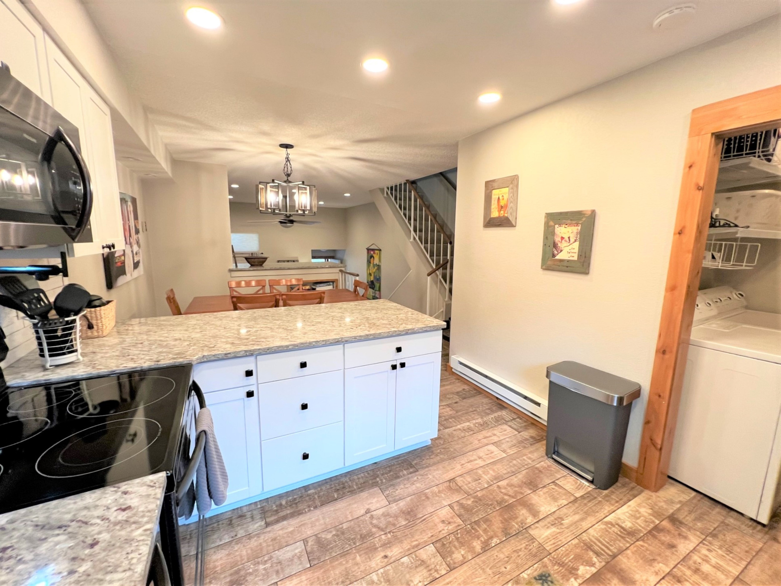 Winterpoint Apres Ski Townhome - Walk to Main St. - Pool + Hot tubs | Photo 11