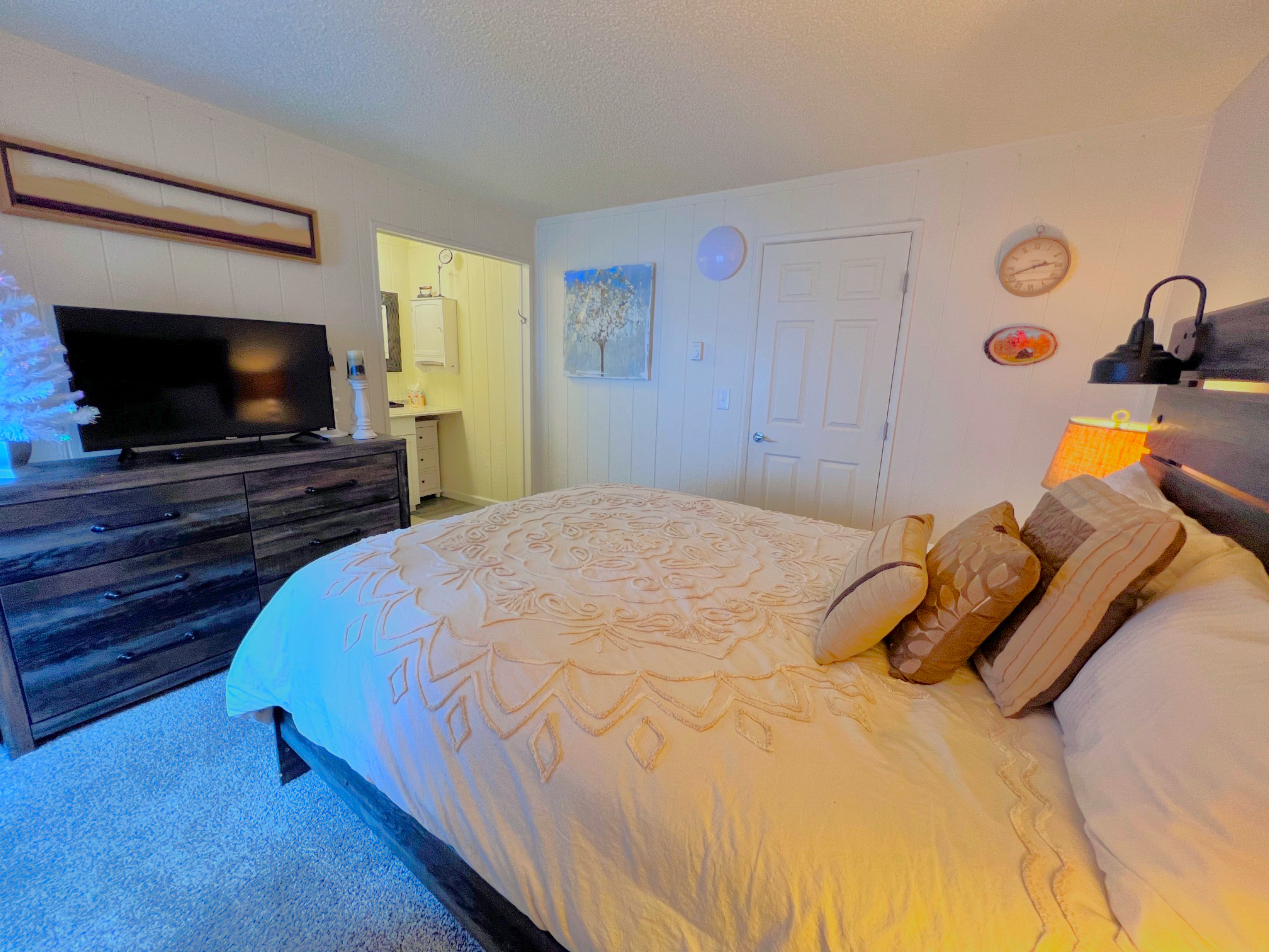Baldy Mountain Basecamp - Pet Friendly! - Free Shuttle Access | Photo 16