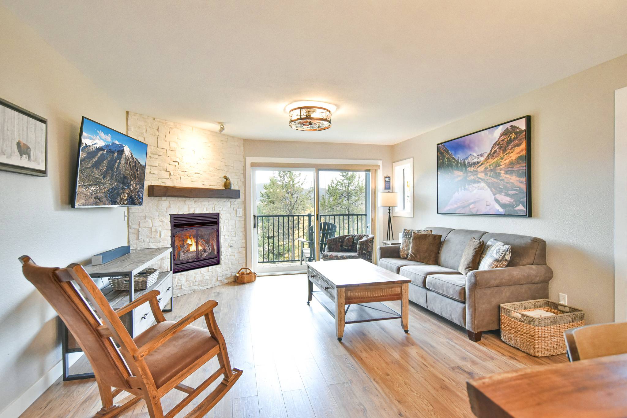 Views of Lake Dillon and surrounding mountains! Lake Forest Condo
