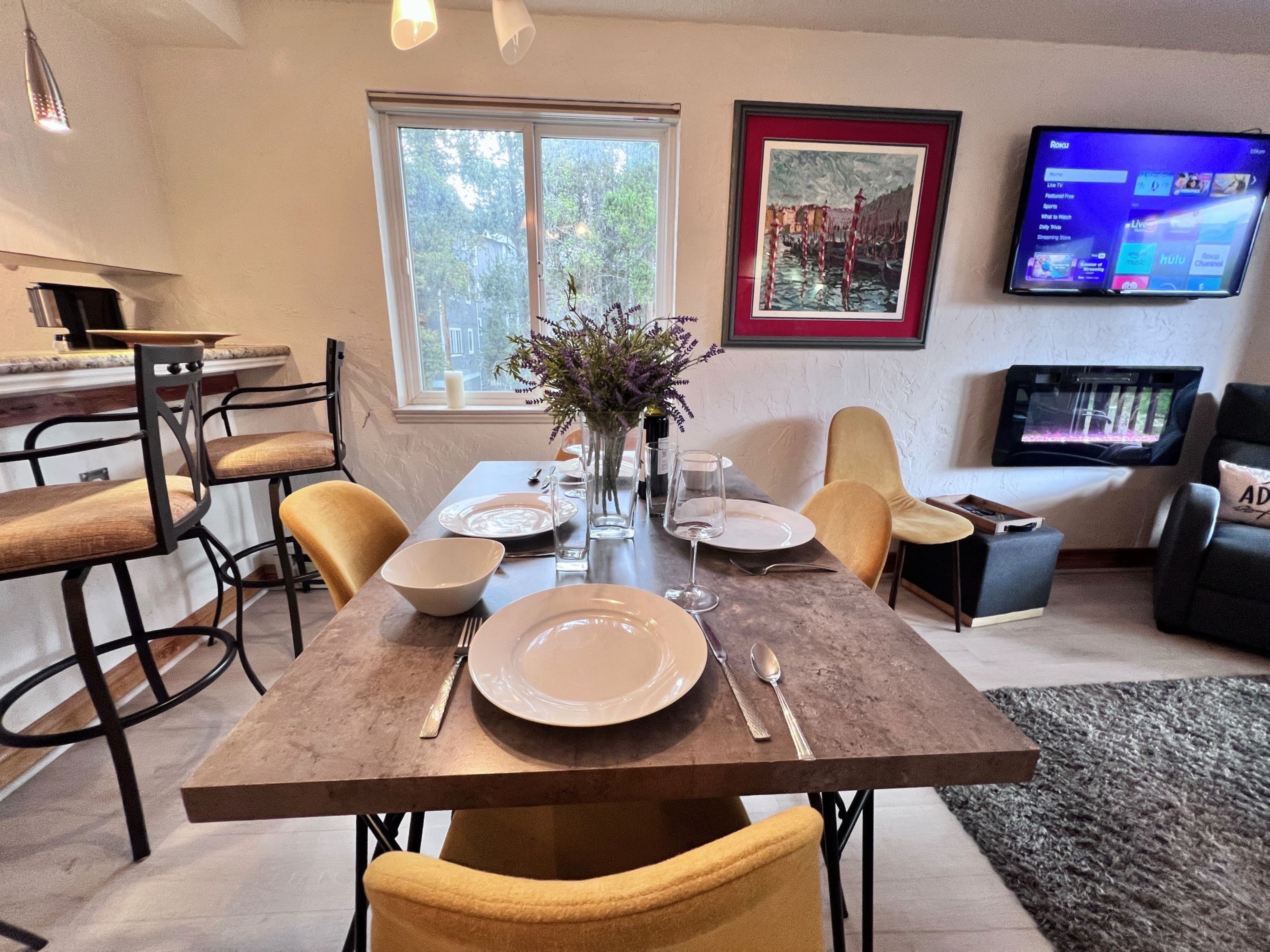 Mark IX Alpine Condo - Cozy Mtn Condo - 1 mile to Breck Main St + Slopes | Photo 11