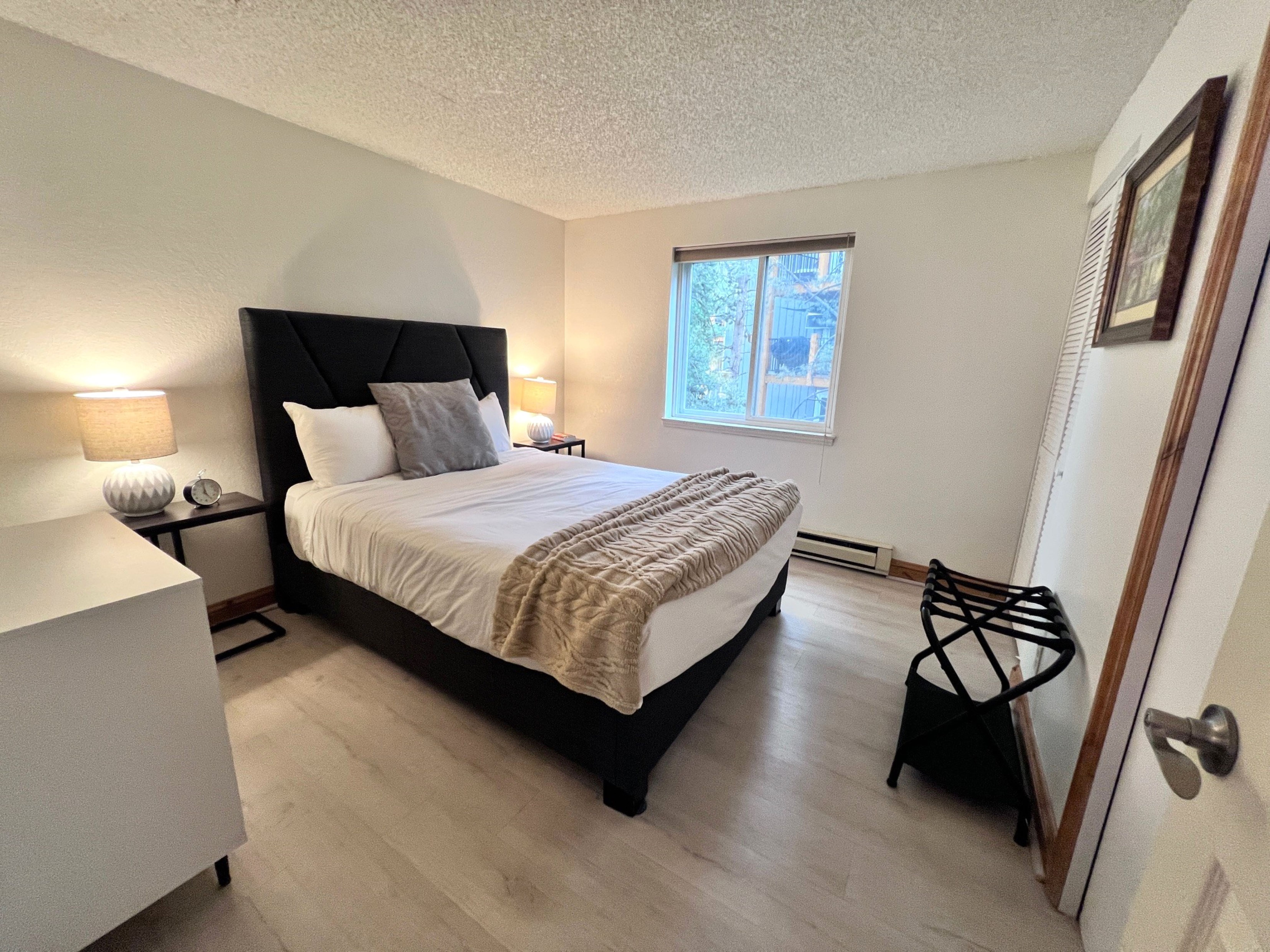 Mark IX Alpine Condo - Cozy Mtn Condo - 1 mile to Breck Main St + Slopes | Photo 18