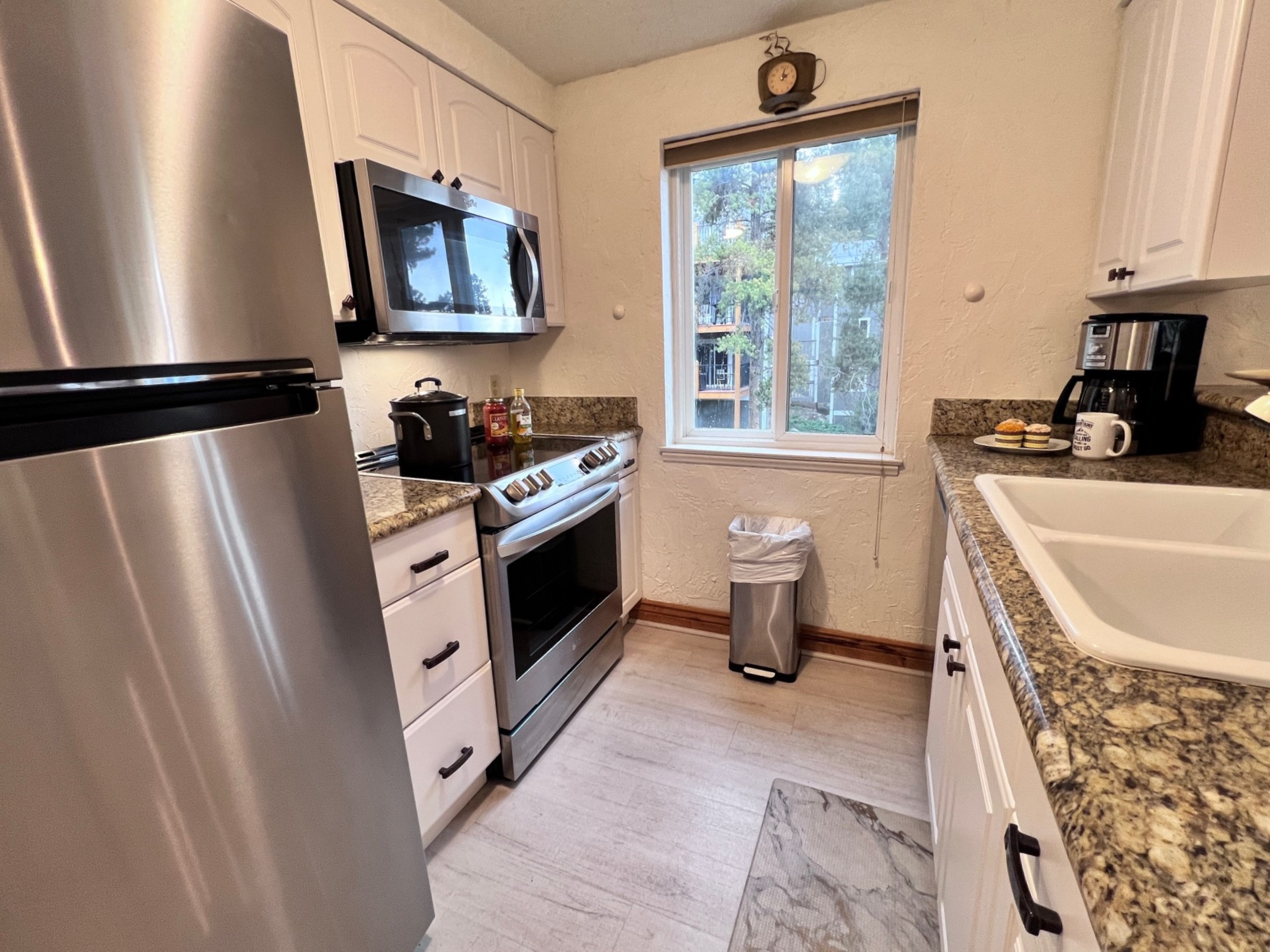 Mark IX Alpine Condo - Cozy Mtn Condo - 1 mile to Breck Main St + Slopes | Photo 16