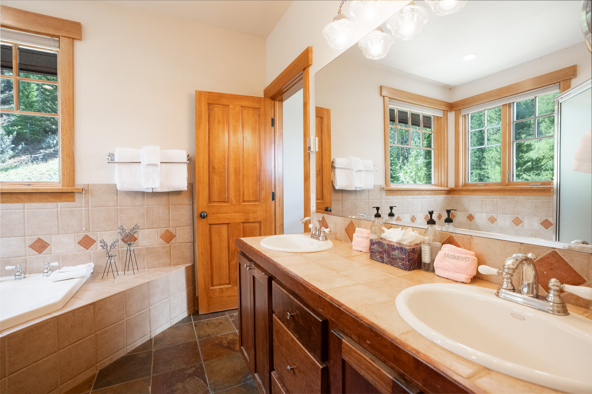 Moonstone Lodge - Hot Tub - Spacious | Photo 26