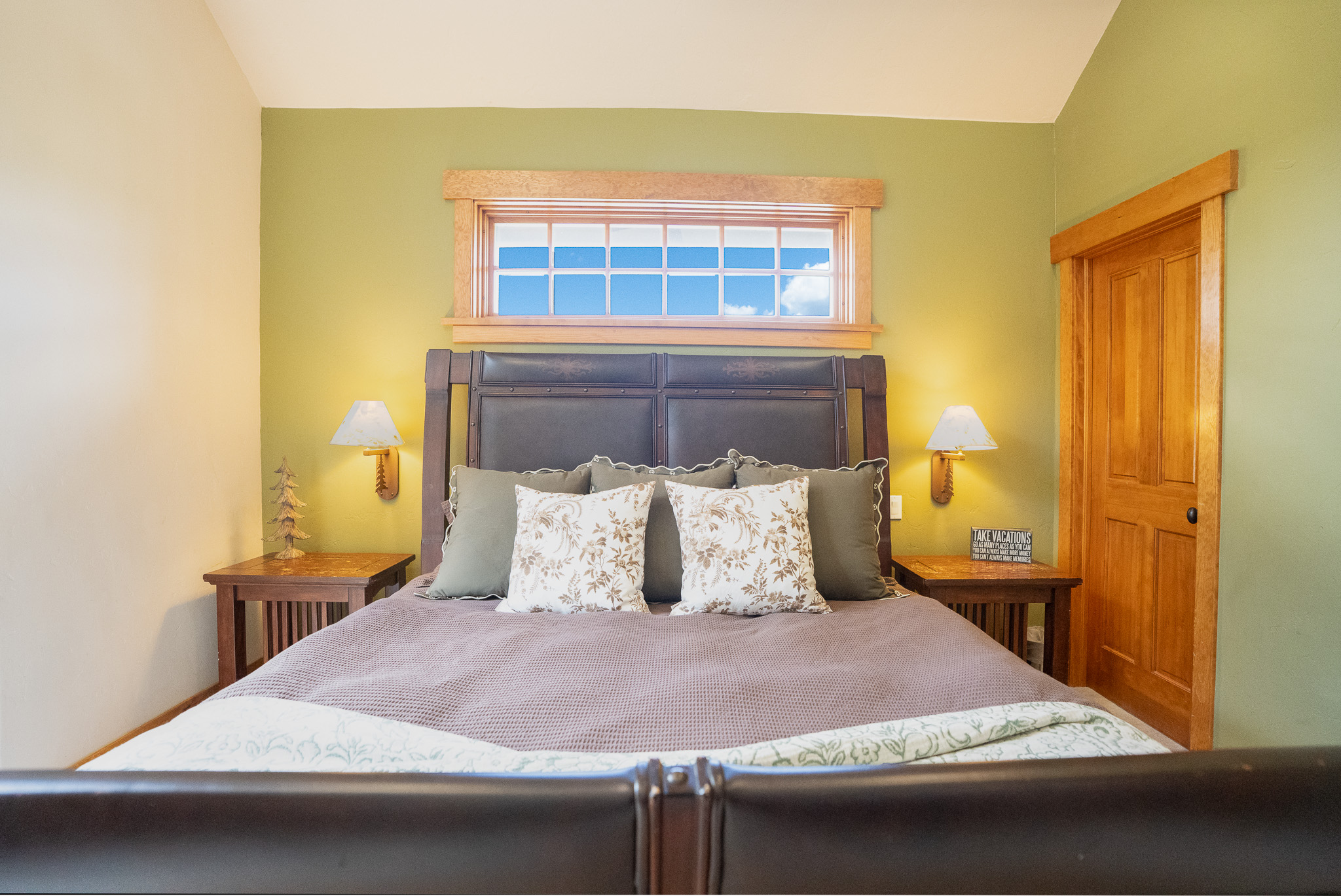 Moonstone Lodge - Hot Tub - Spacious | Photo 3