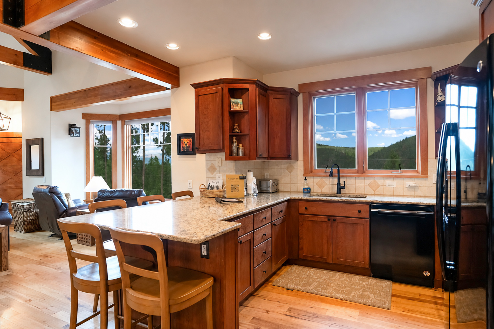 Moonstone Lodge - Hot Tub - Spacious | Photo 2