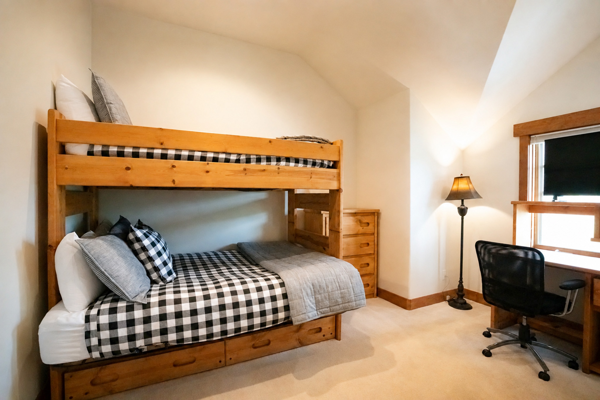 Moonstone Lodge - Hot Tub - Spacious | Photo 31